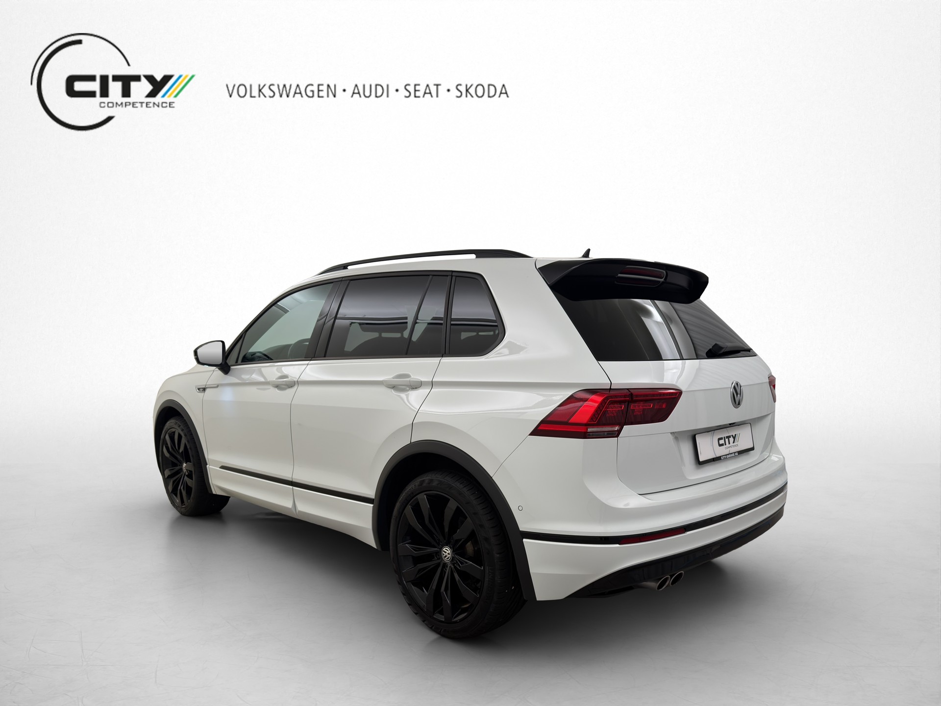 VW Tiguan 2.0 TSI Highline R-Line DSG-showroom-element-2