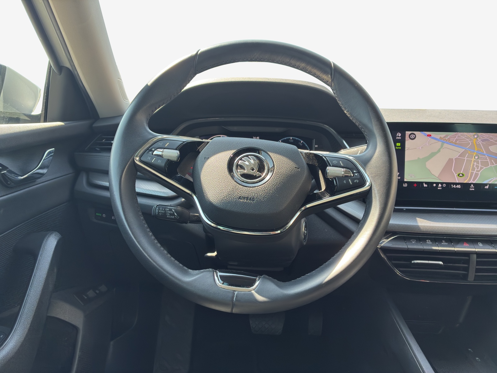 SKODA Octavia Combi 1.4 TSI PHEV DSG Ambition-image-9