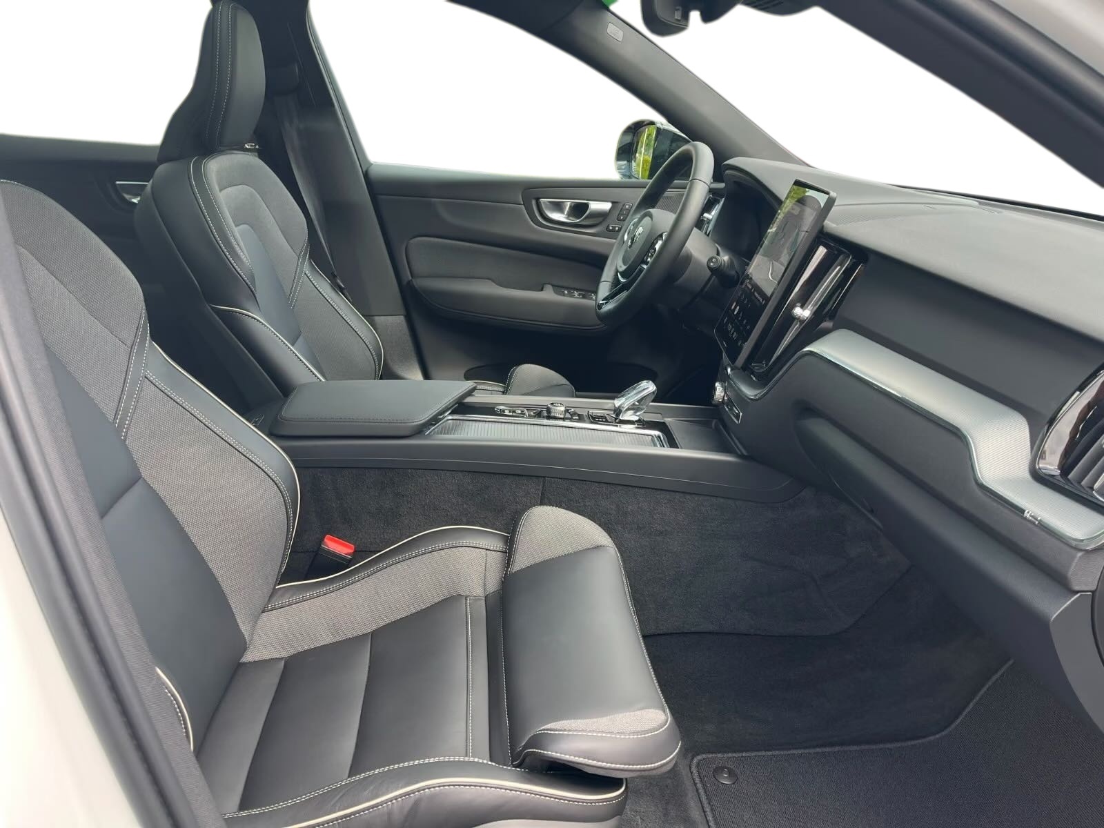 VOLVO XC60 T6 eAWD PluginHybrid Ultra Dark Geartronic-image-14
