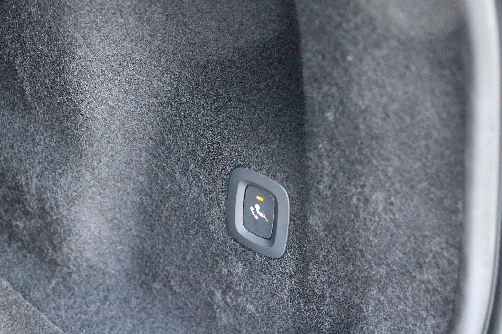 VOLVO XC60 T6 eAWD PluginHybrid Ultra Dark Geartronic-image-21