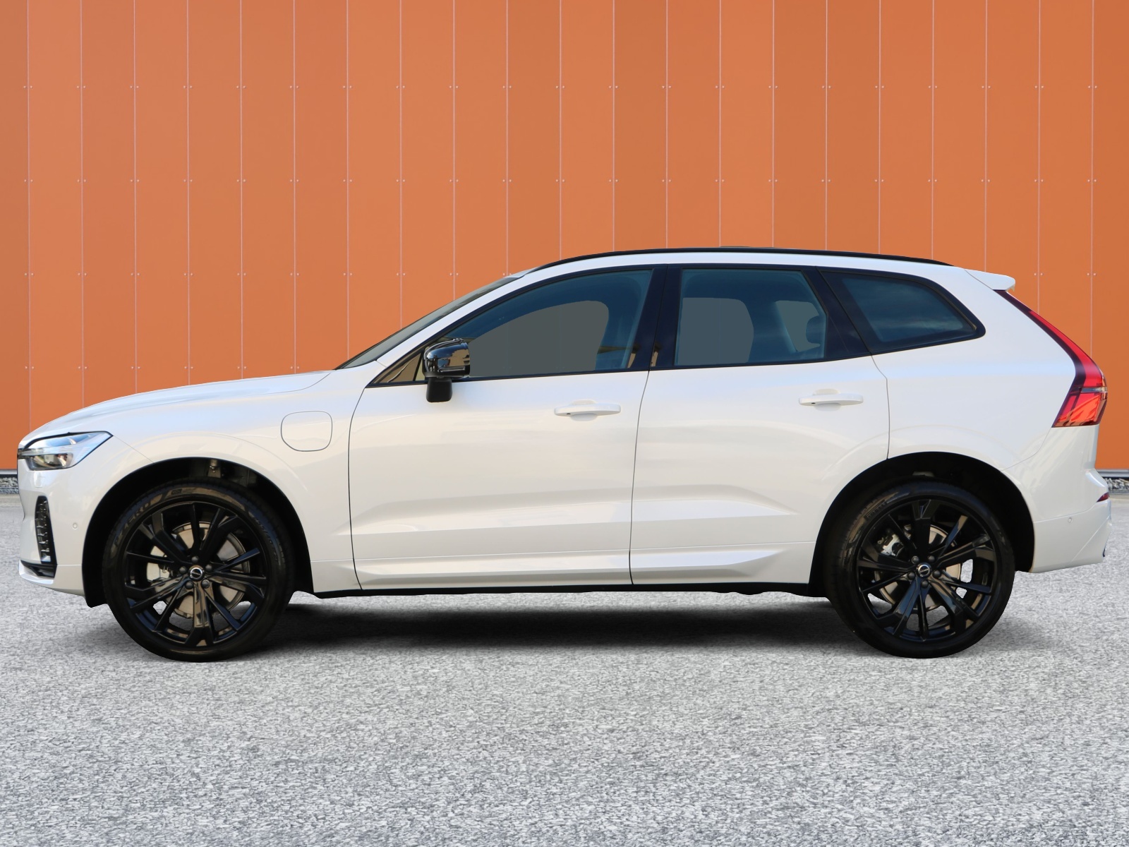VOLVO XC60 T6 eAWD PluginHybrid Ultra Dark Geartronic-image-1