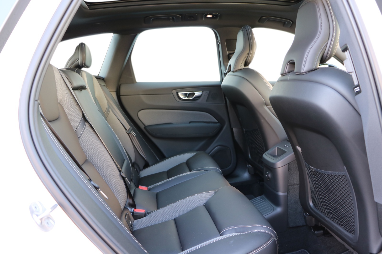 VOLVO XC60 T6 eAWD PluginHybrid Ultra Dark Geartronic-image-23