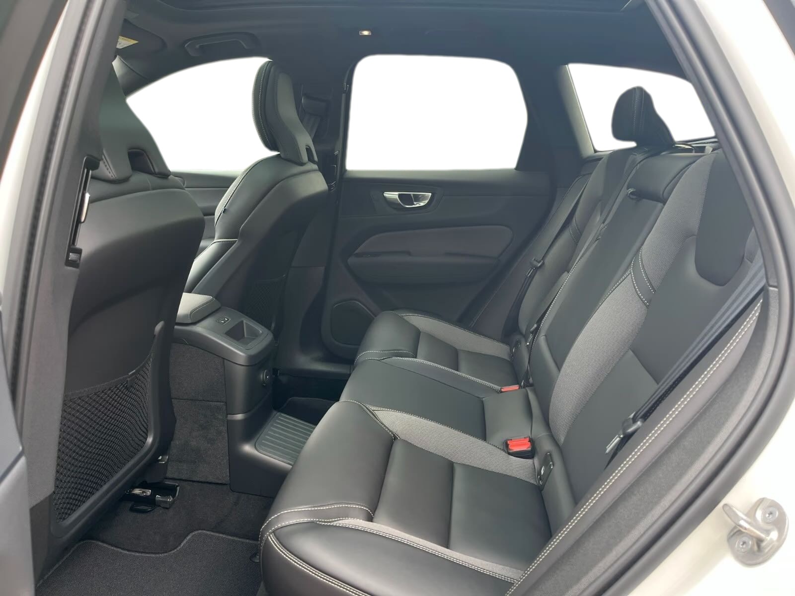 VOLVO XC60 T6 eAWD PluginHybrid Ultra Dark Geartronic-image-9