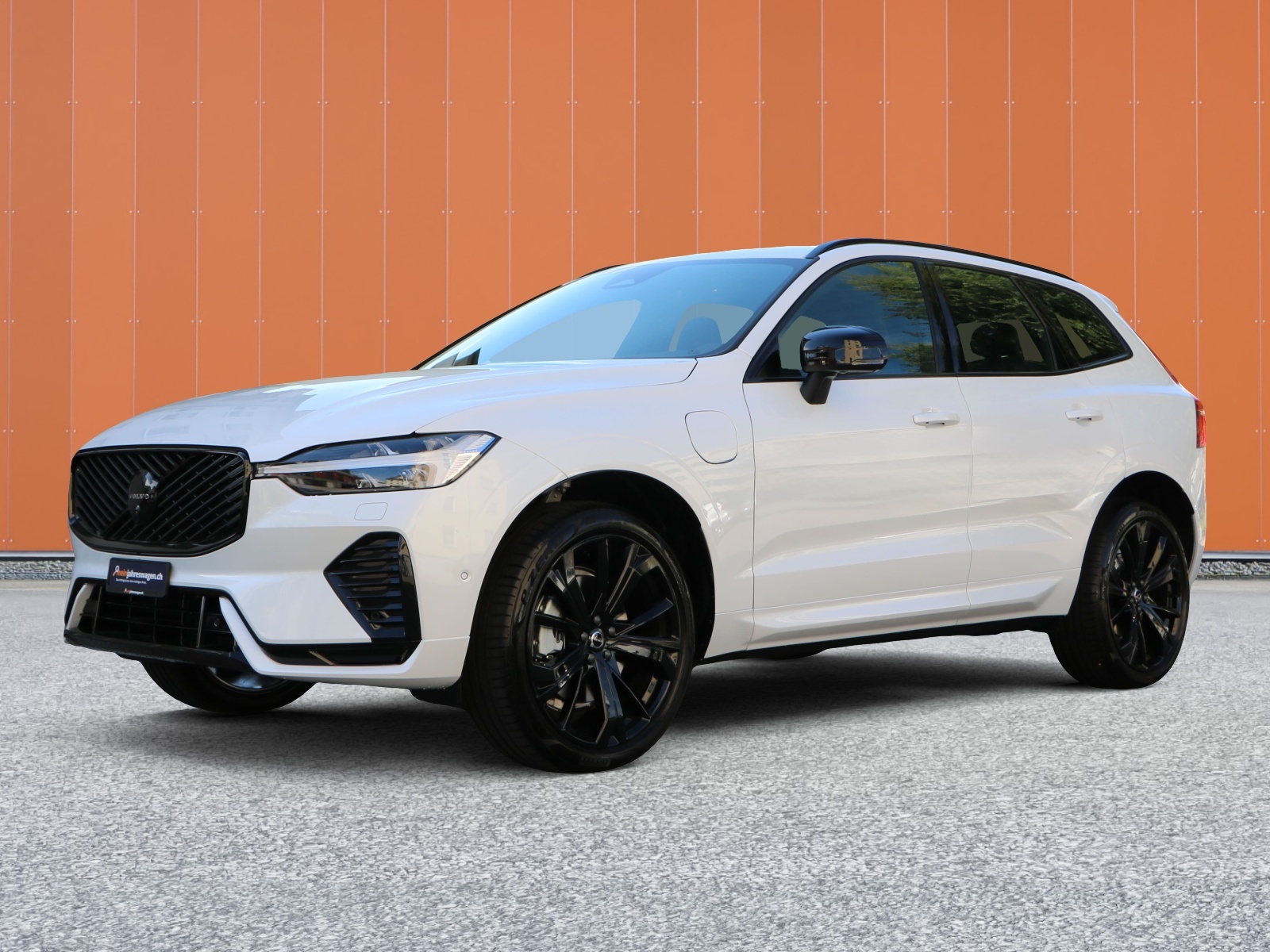 VOLVO XC60 T6 eAWD PluginHybrid Ultra Dark Geartronic-image-0