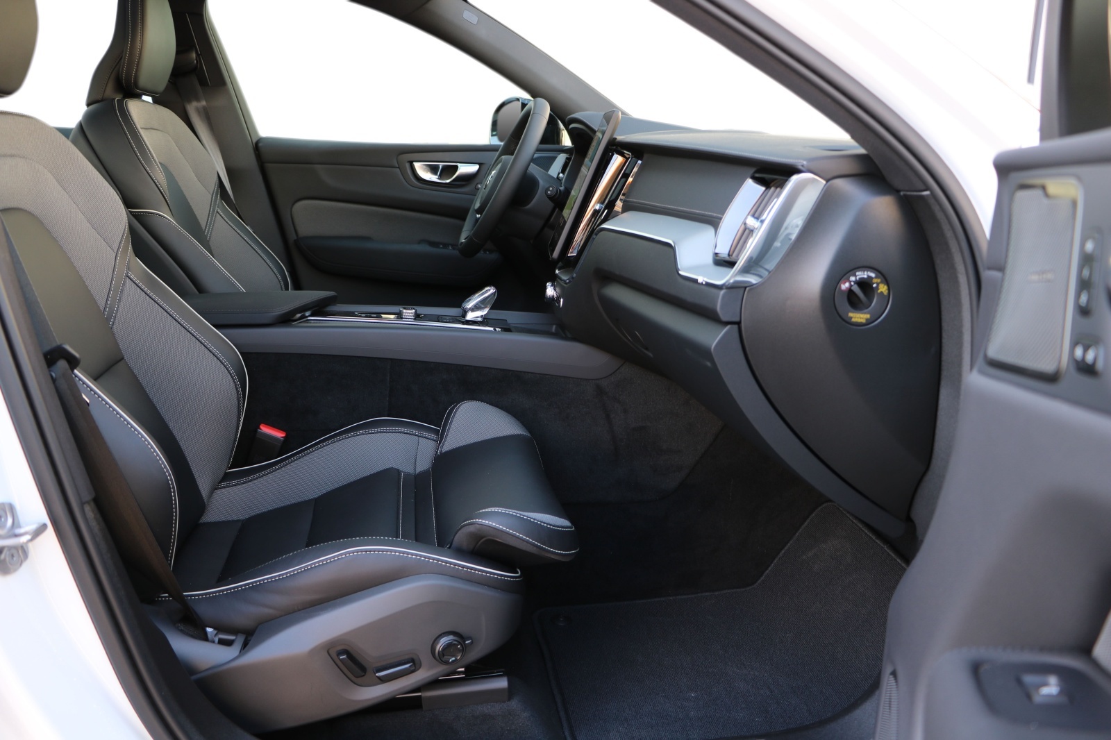 VOLVO XC60 T6 eAWD PluginHybrid Ultra Dark Geartronic-image-25