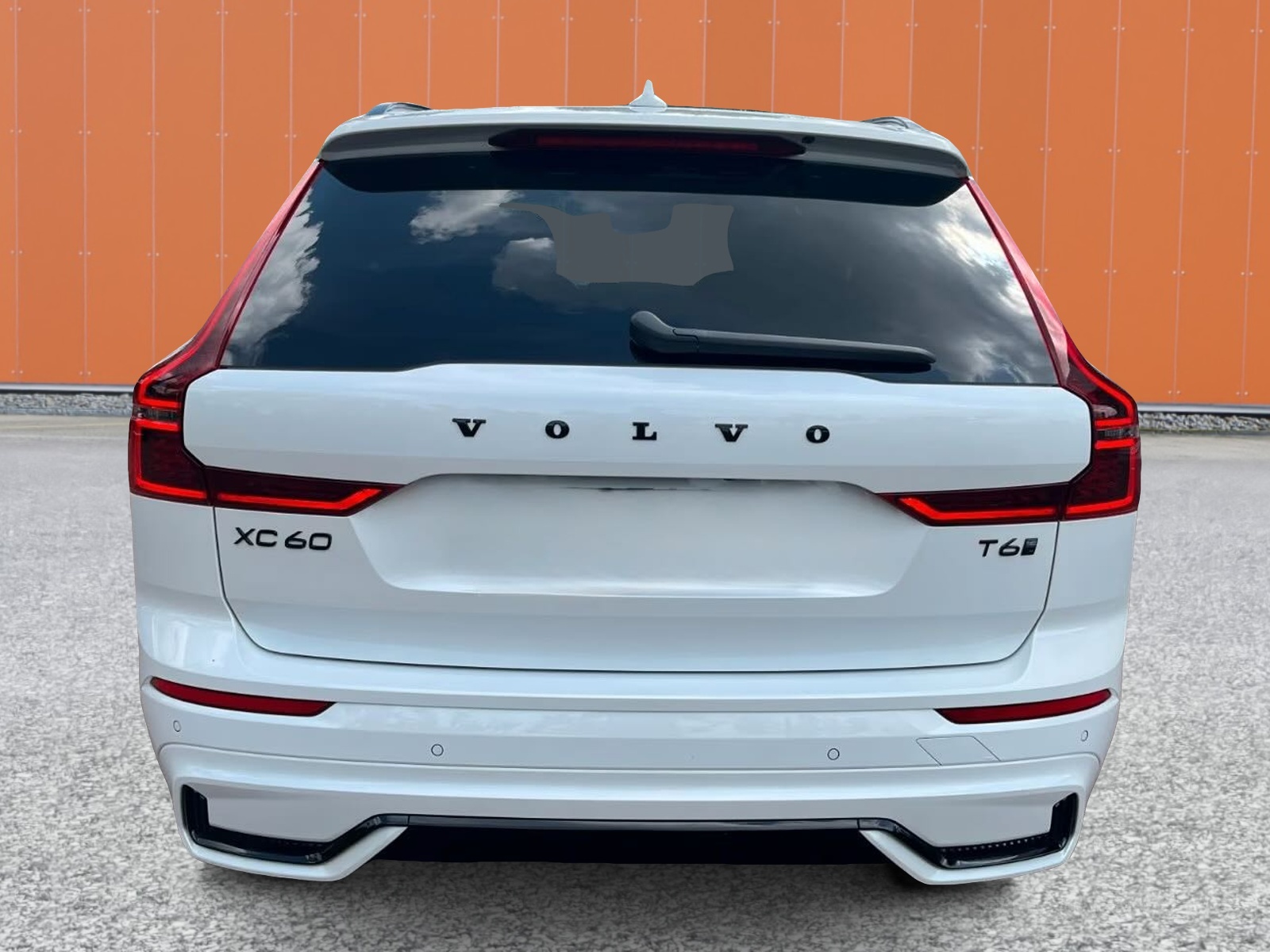 VOLVO XC60 T6 eAWD PluginHybrid Ultra Dark Geartronic-image-5