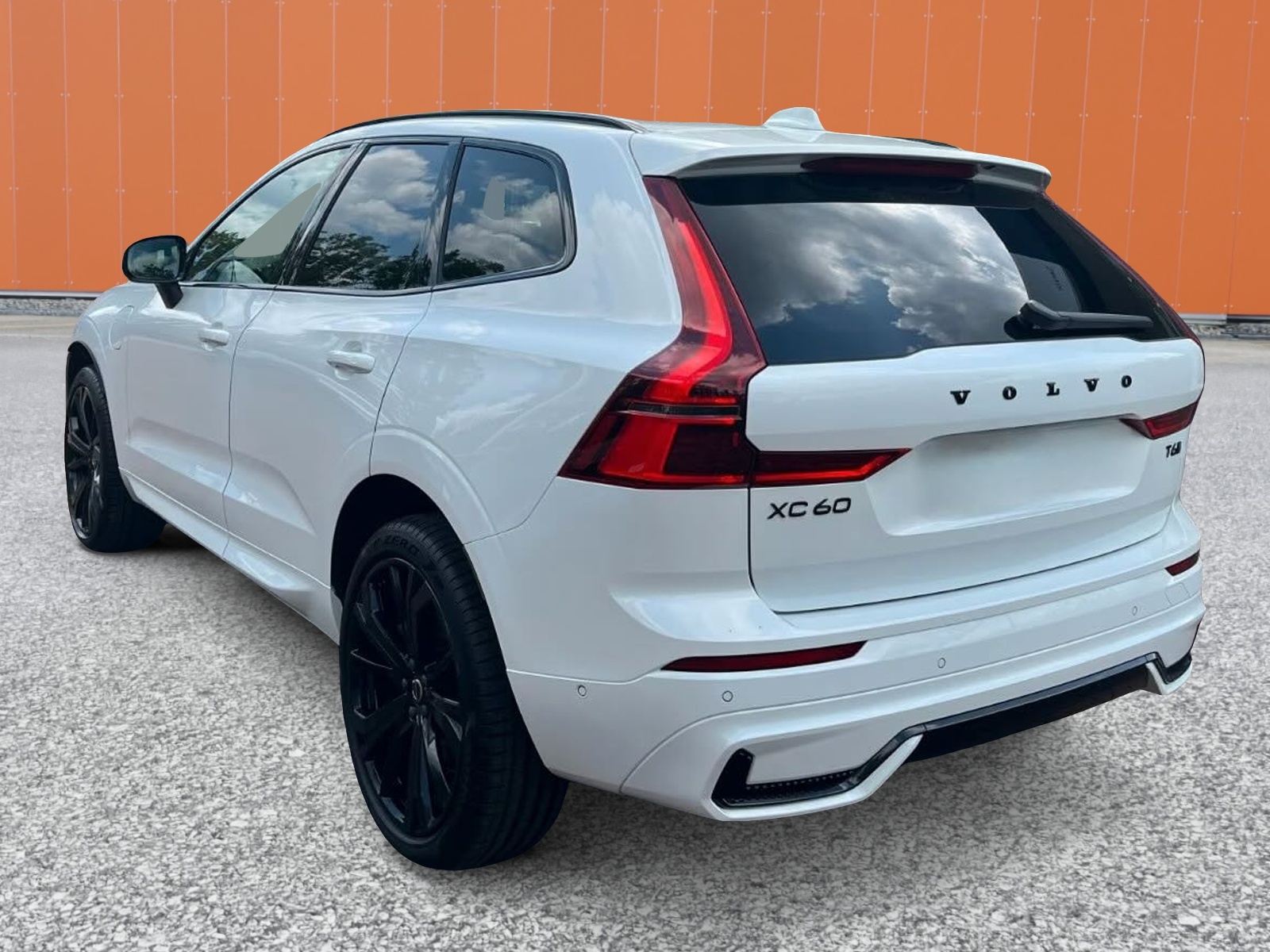 VOLVO XC60 T6 eAWD PluginHybrid Ultra Dark Geartronic-showroom-element-2