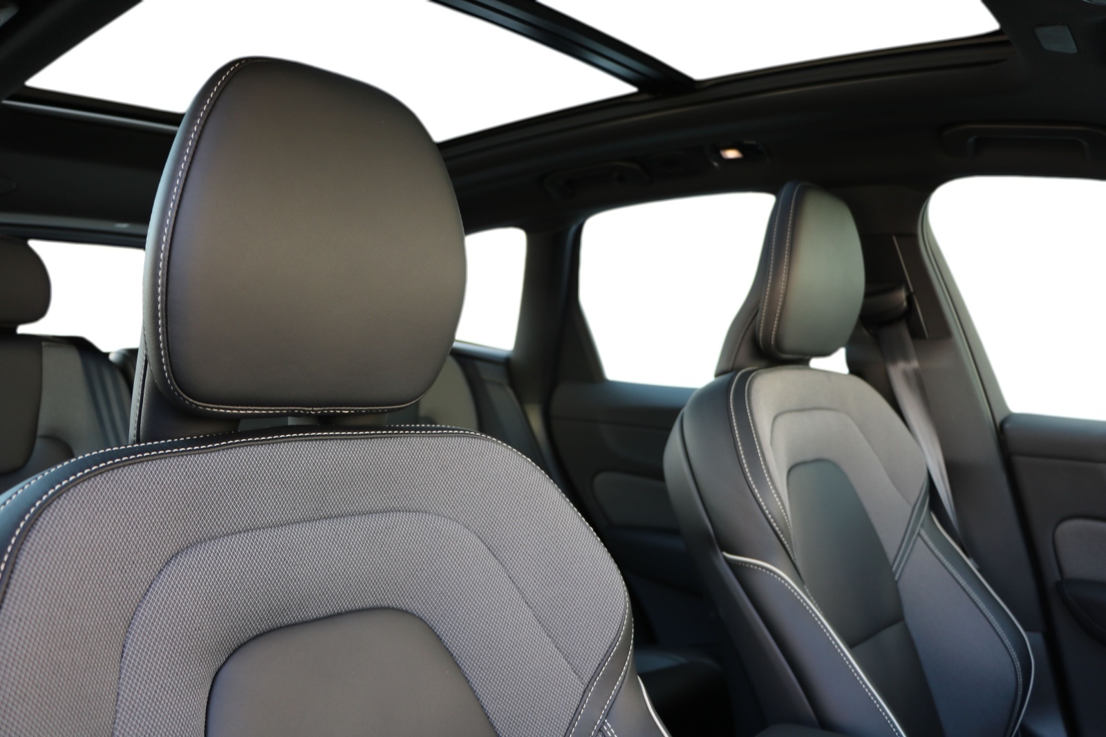 VOLVO XC60 T6 eAWD PluginHybrid Ultra Dark Geartronic-image-26