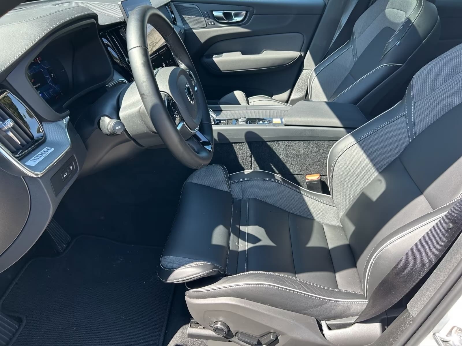 VOLVO XC60 T6 eAWD PluginHybrid Ultra Dark Geartronic-image-8