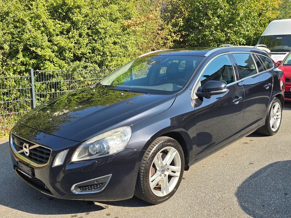 VOLVO V60 D5 AWD Summum Geartronic-image-0