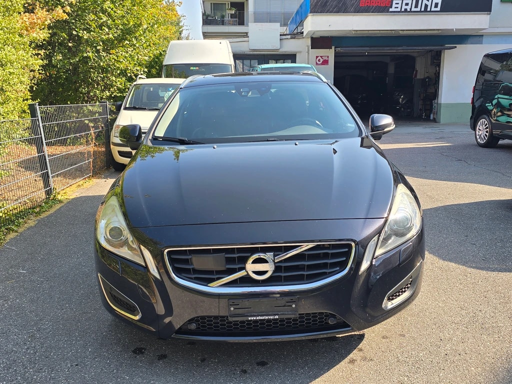 VOLVO V60 D5 AWD Summum Geartronic-image-1