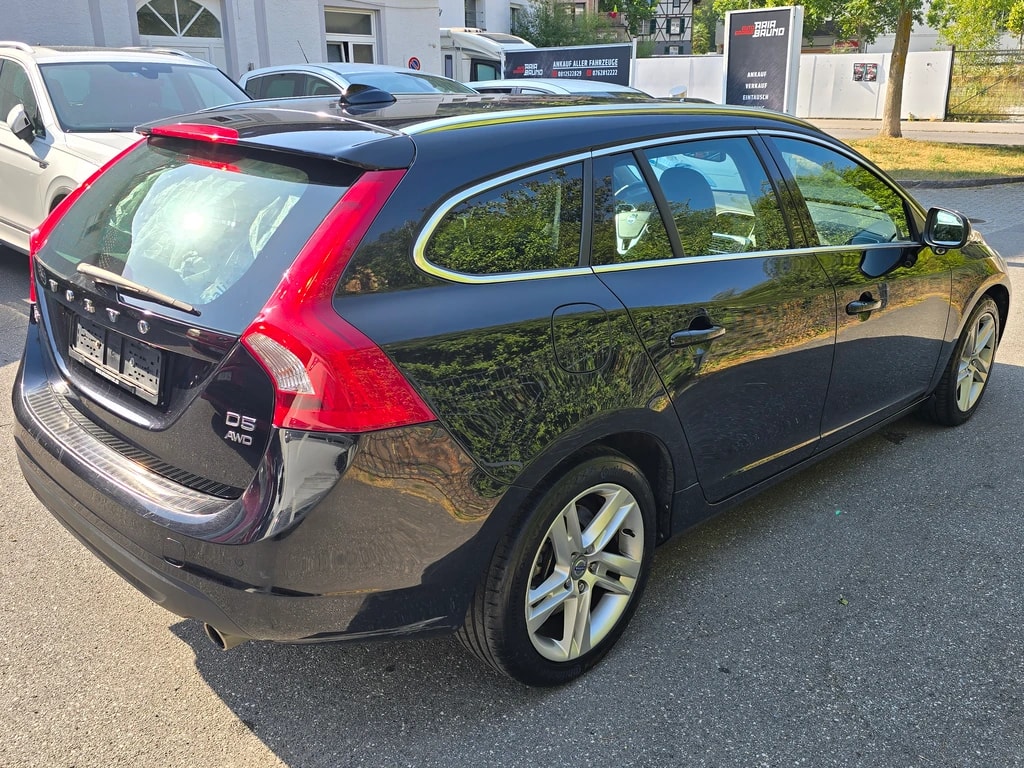 VOLVO V60 D5 AWD Summum Geartronic-image-4