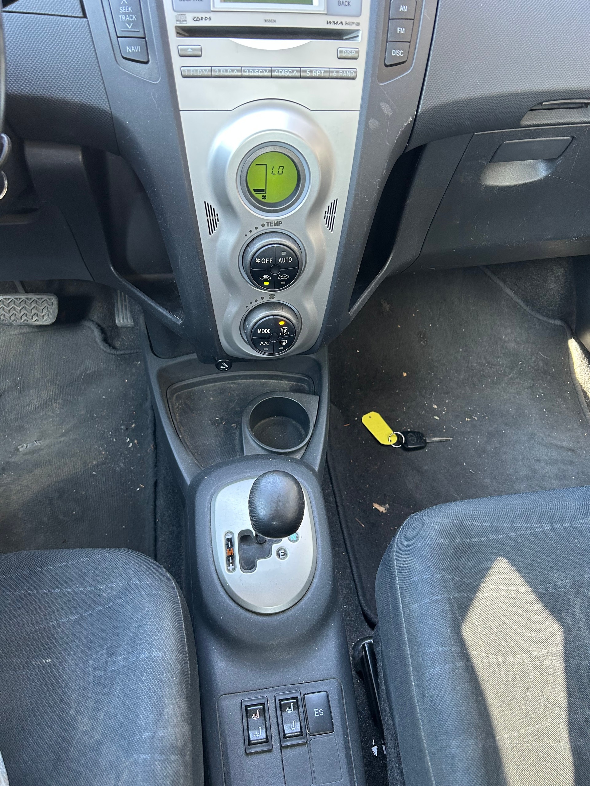 TOYOTA Yaris 1.3 Linea Sol-image-9
