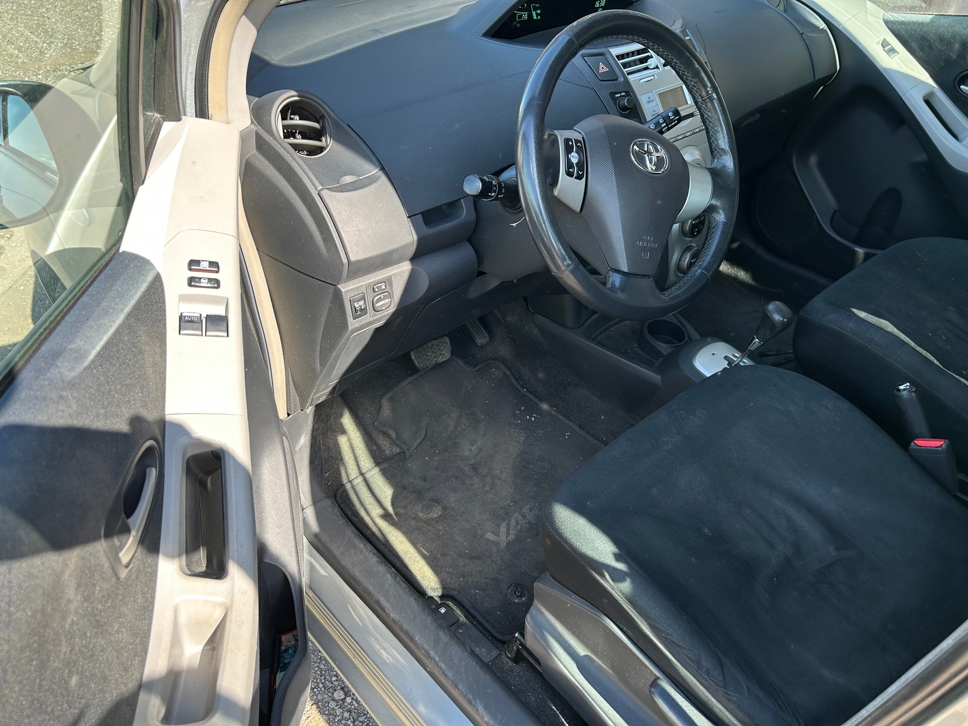 TOYOTA Yaris 1.3 Linea Sol-image-12