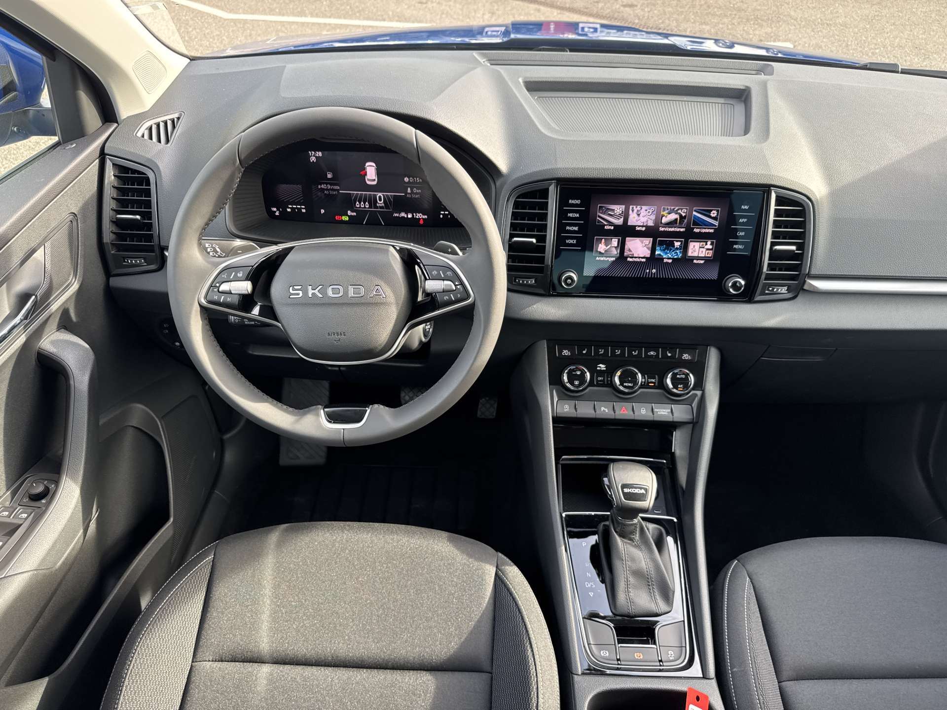 SKODA Karoq 1.5 TSi Selection DSG-Automat-image-4