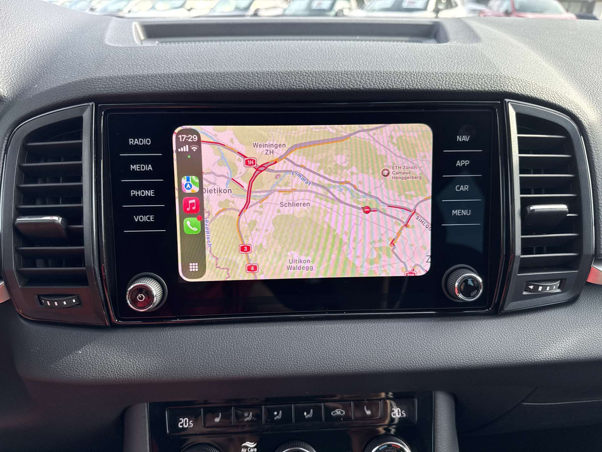 SKODA Karoq 1.5 TSi Selection DSG-Automat-image-1