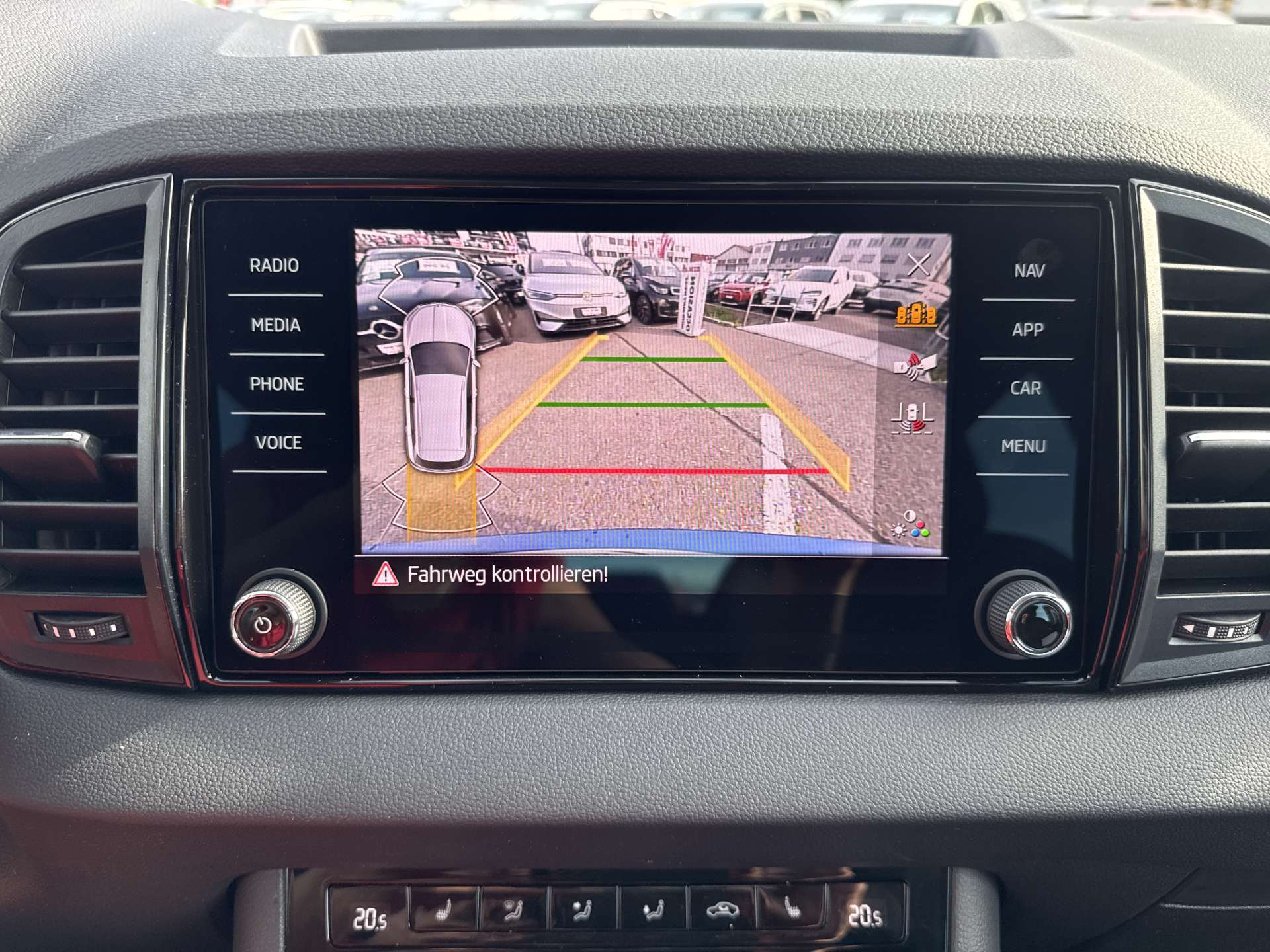 SKODA Karoq 1.5 TSi Selection DSG-Automat-image-9