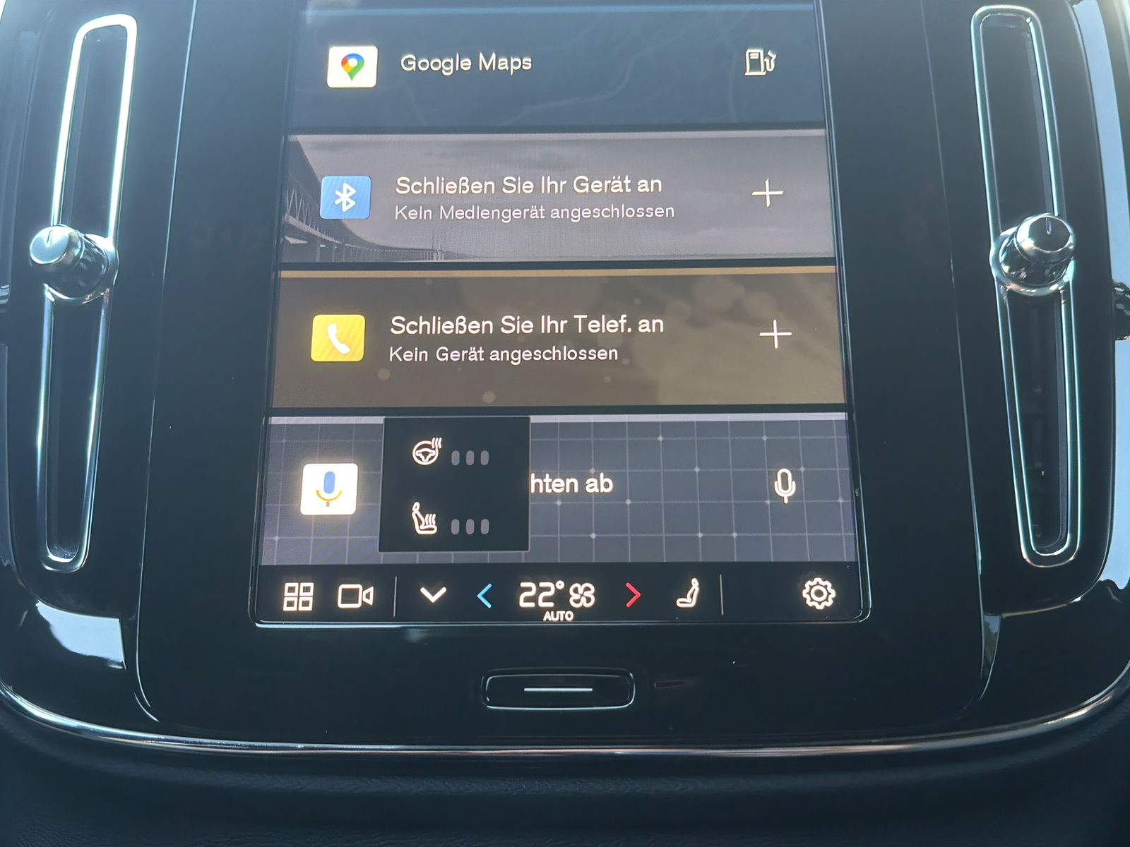 VOLVO XC40 2.0 B3 MH Plus Dark-image-15