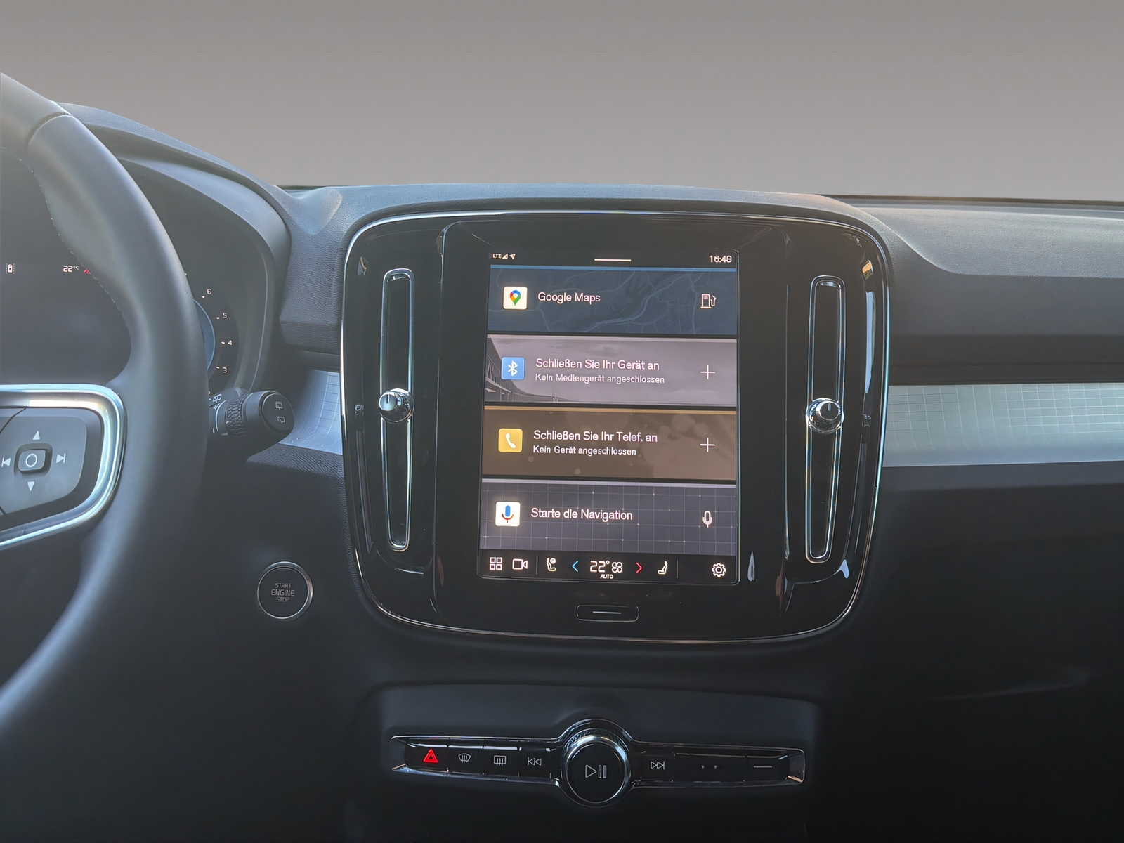 VOLVO XC40 2.0 B3 MH Plus Dark-image-14