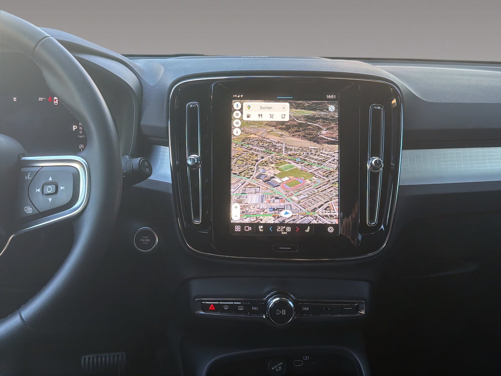 VOLVO XC40 2.0 B3 MH Plus Dark-image-10