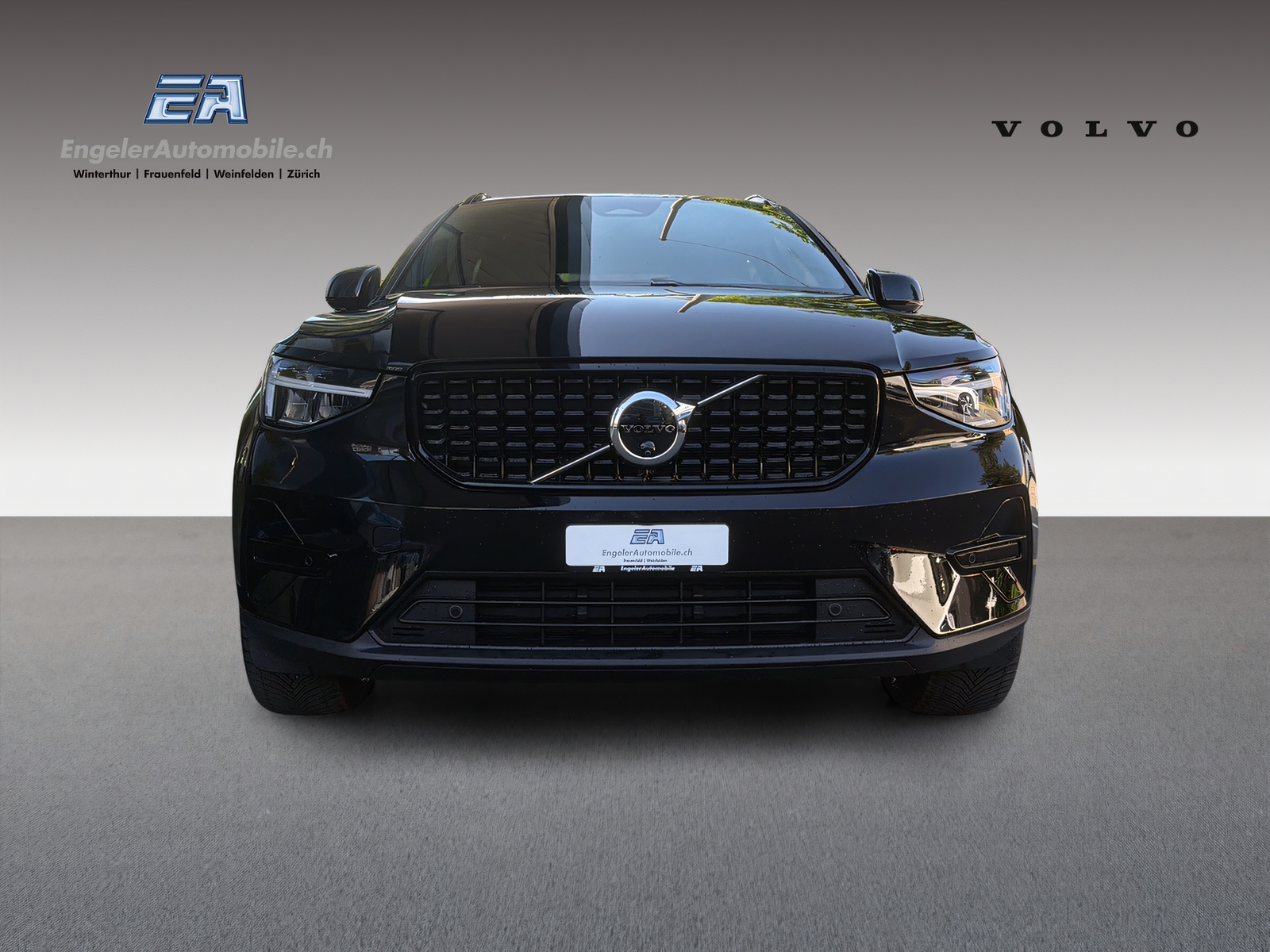 VOLVO XC40 2.0 B3 MH Plus Dark-showroom-element-1
