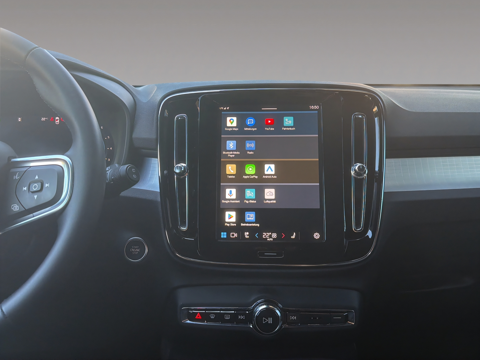 VOLVO XC40 2.0 B3 MH Plus Dark-image-11