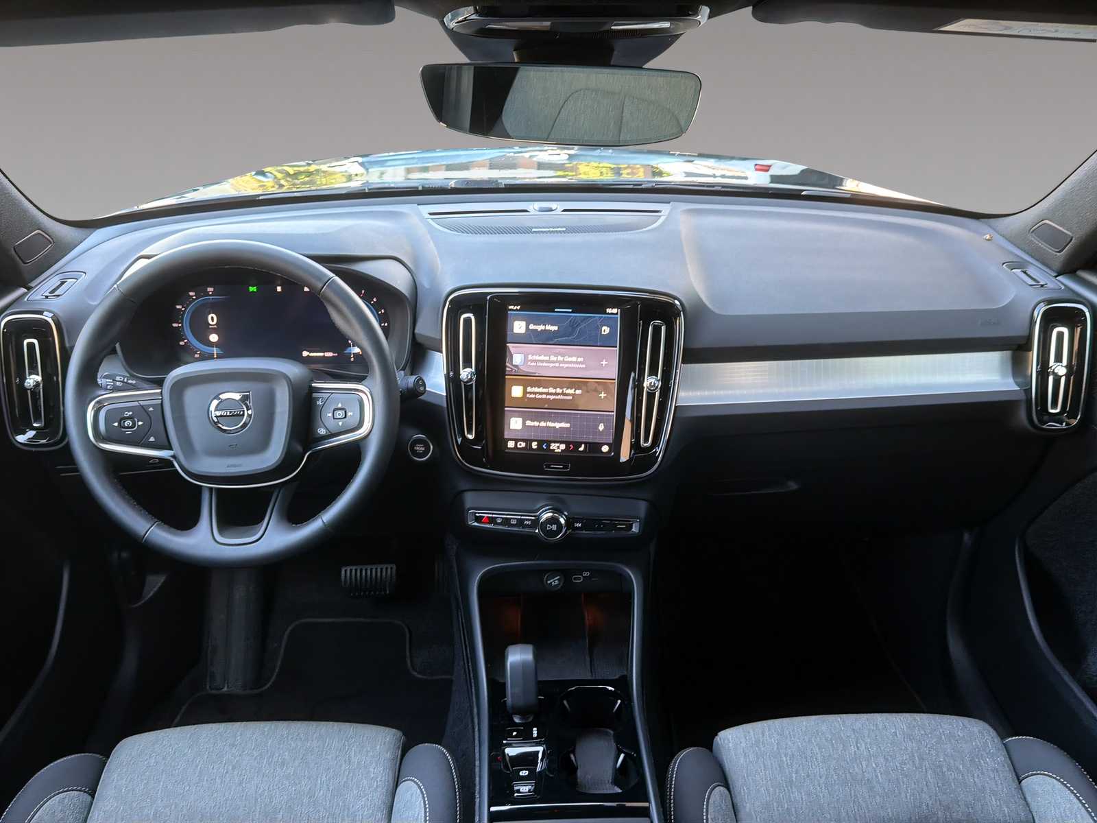 VOLVO XC40 2.0 B3 MH Plus Dark-image-5