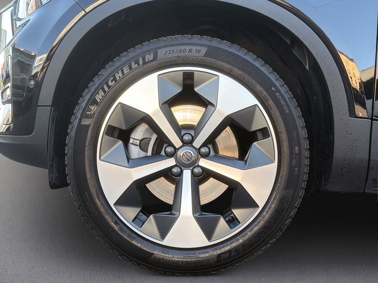 VOLVO XC40 2.0 B3 MH Plus Dark-image-19