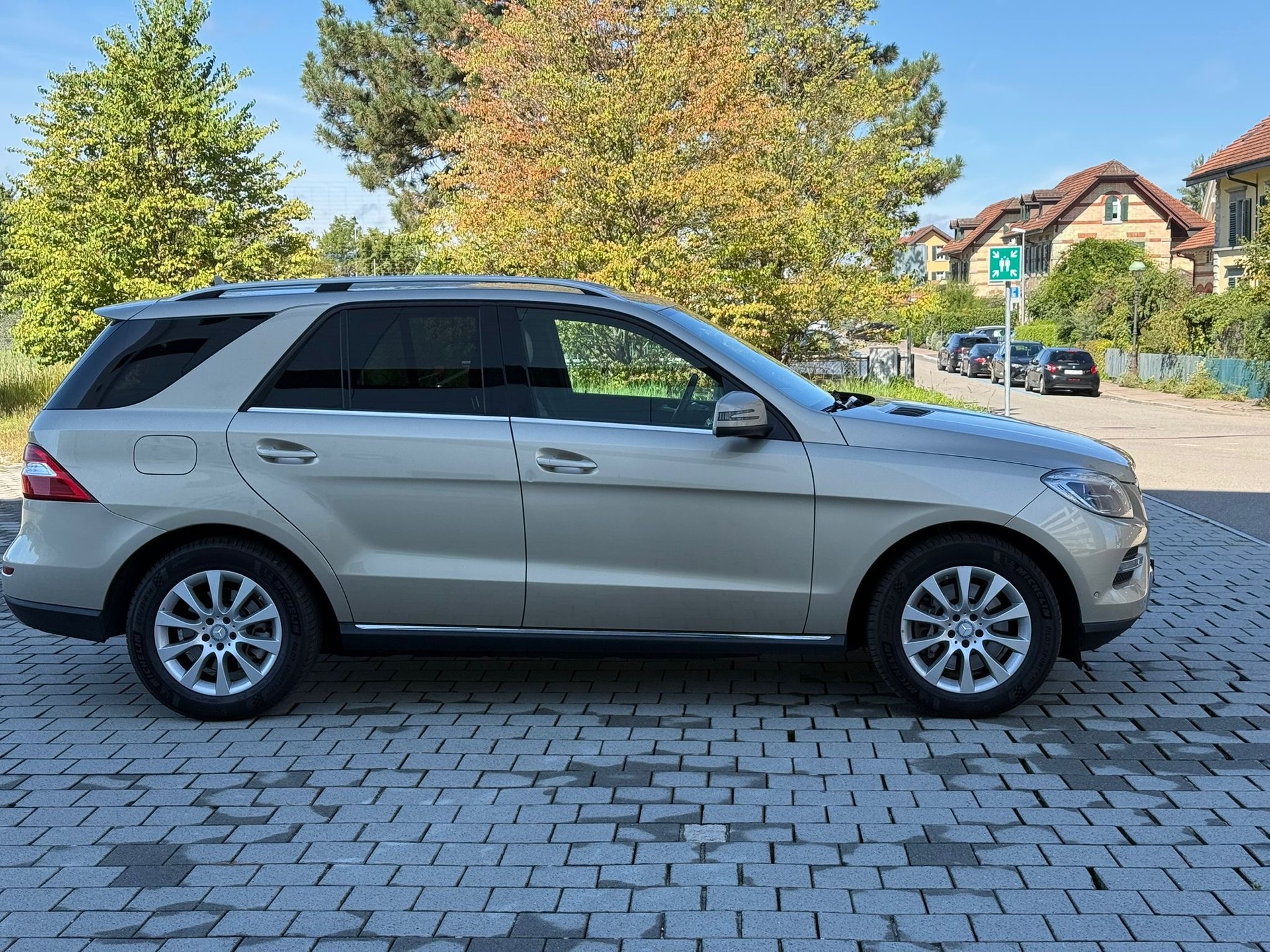 MERCEDES-BENZ ML 350 BlueEfficiency Edition 4Matic 7G-Tronic-image-4