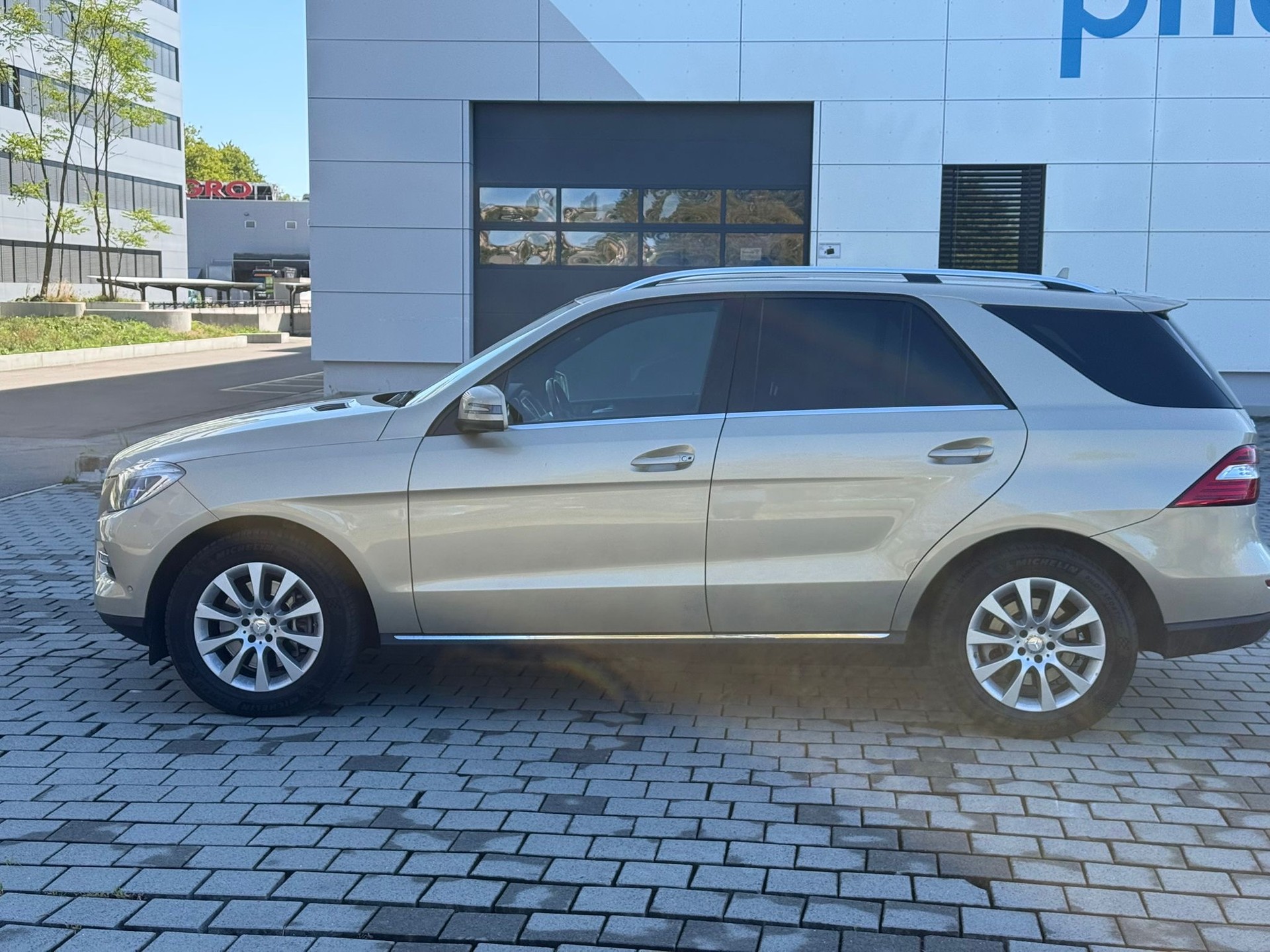MERCEDES-BENZ ML 350 BlueEfficiency Edition 4Matic 7G-Tronic-image-6