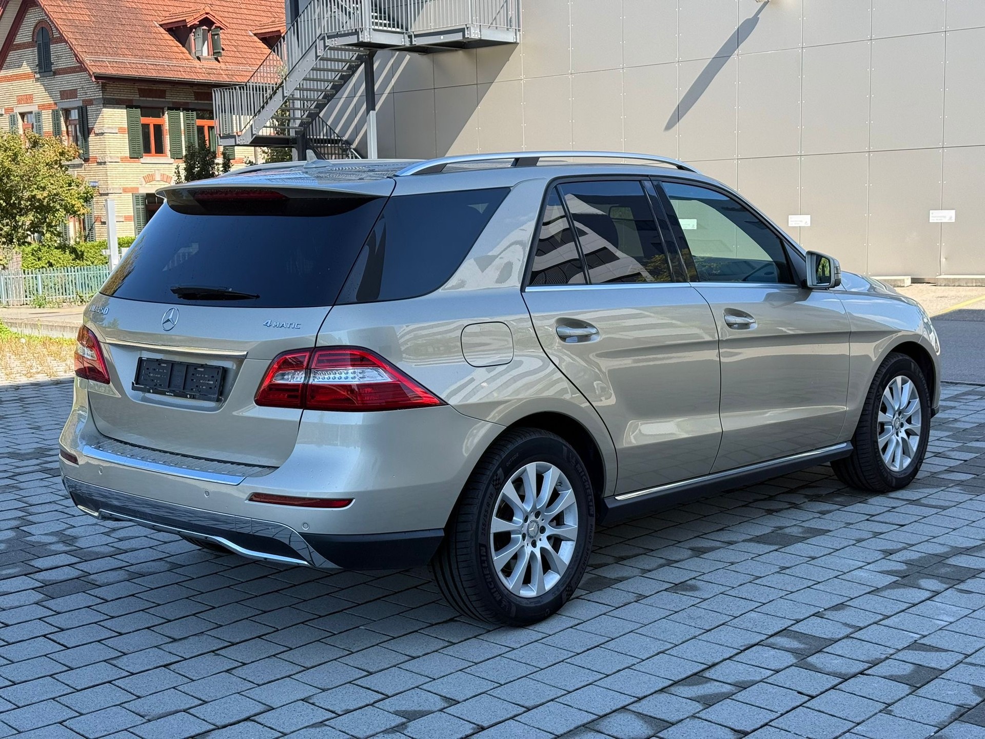 MERCEDES-BENZ ML 350 BlueEfficiency Edition 4Matic 7G-Tronic-image-3