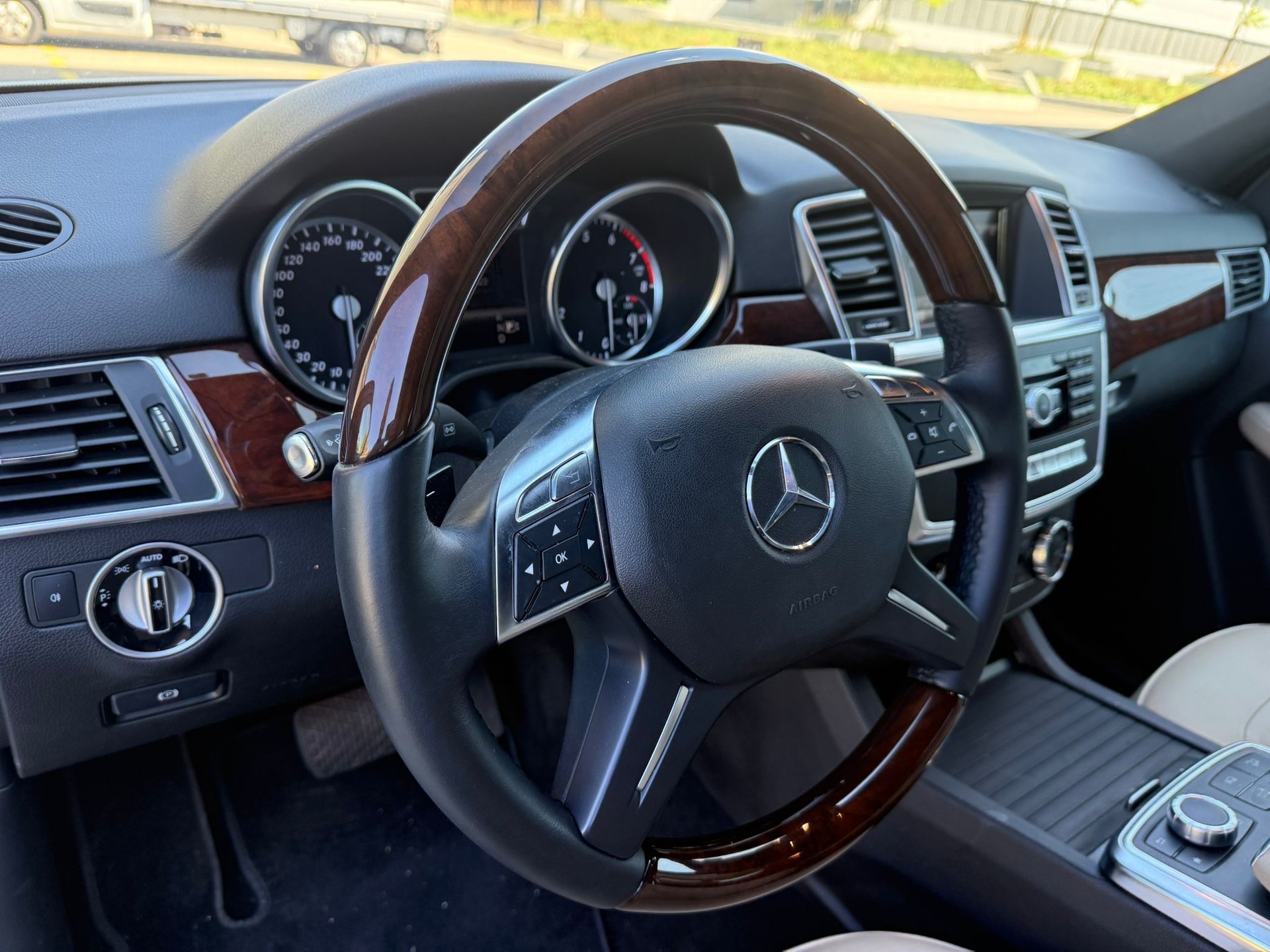 MERCEDES-BENZ ML 350 BlueEfficiency Edition 4Matic 7G-Tronic-image-10