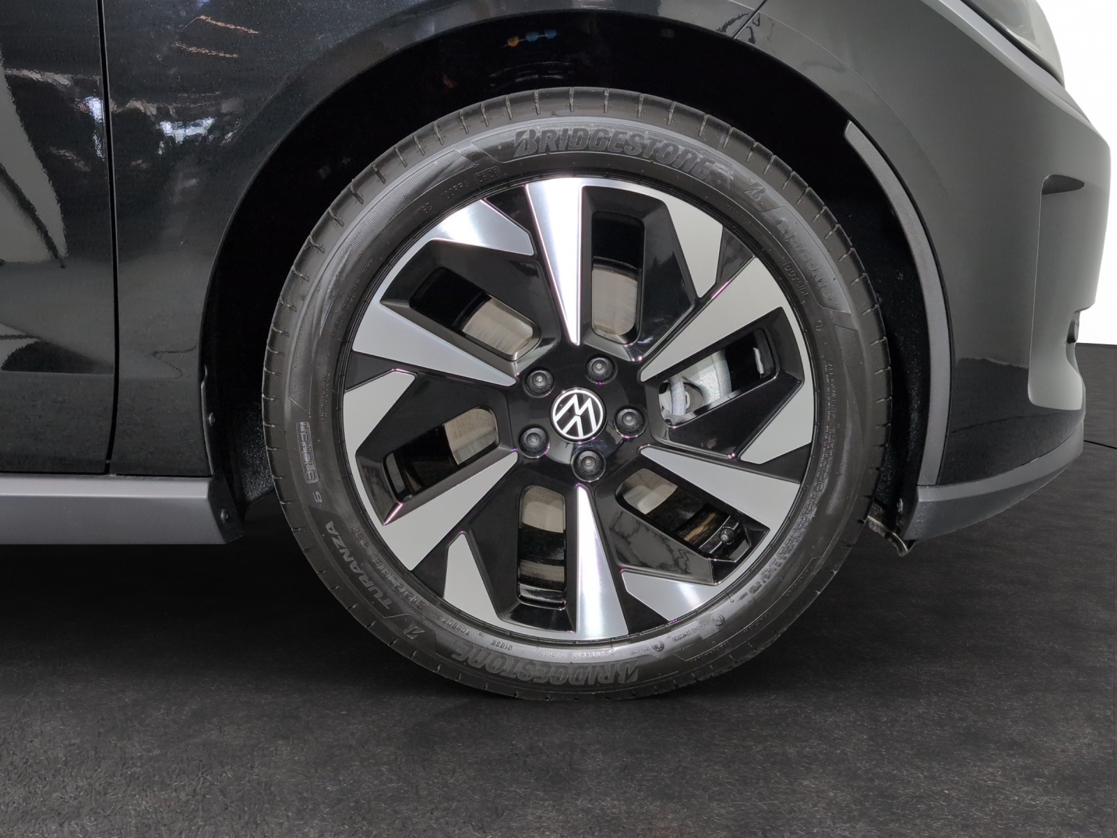 VW ID.Polo 52 kWh Life Edition One-image-4
