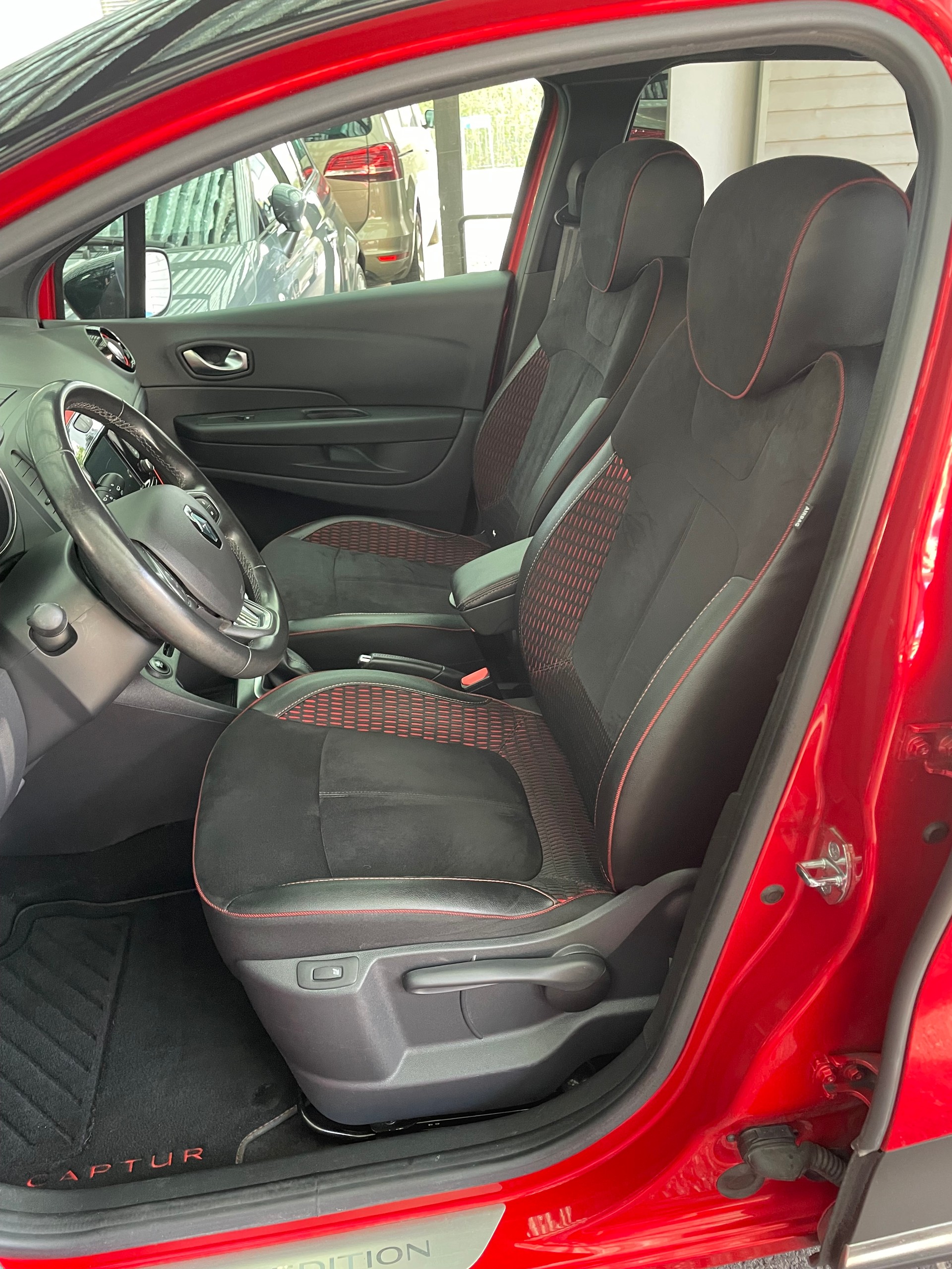 RENAULT Captur 1.3 T 16V Red Edition EDC-image-7