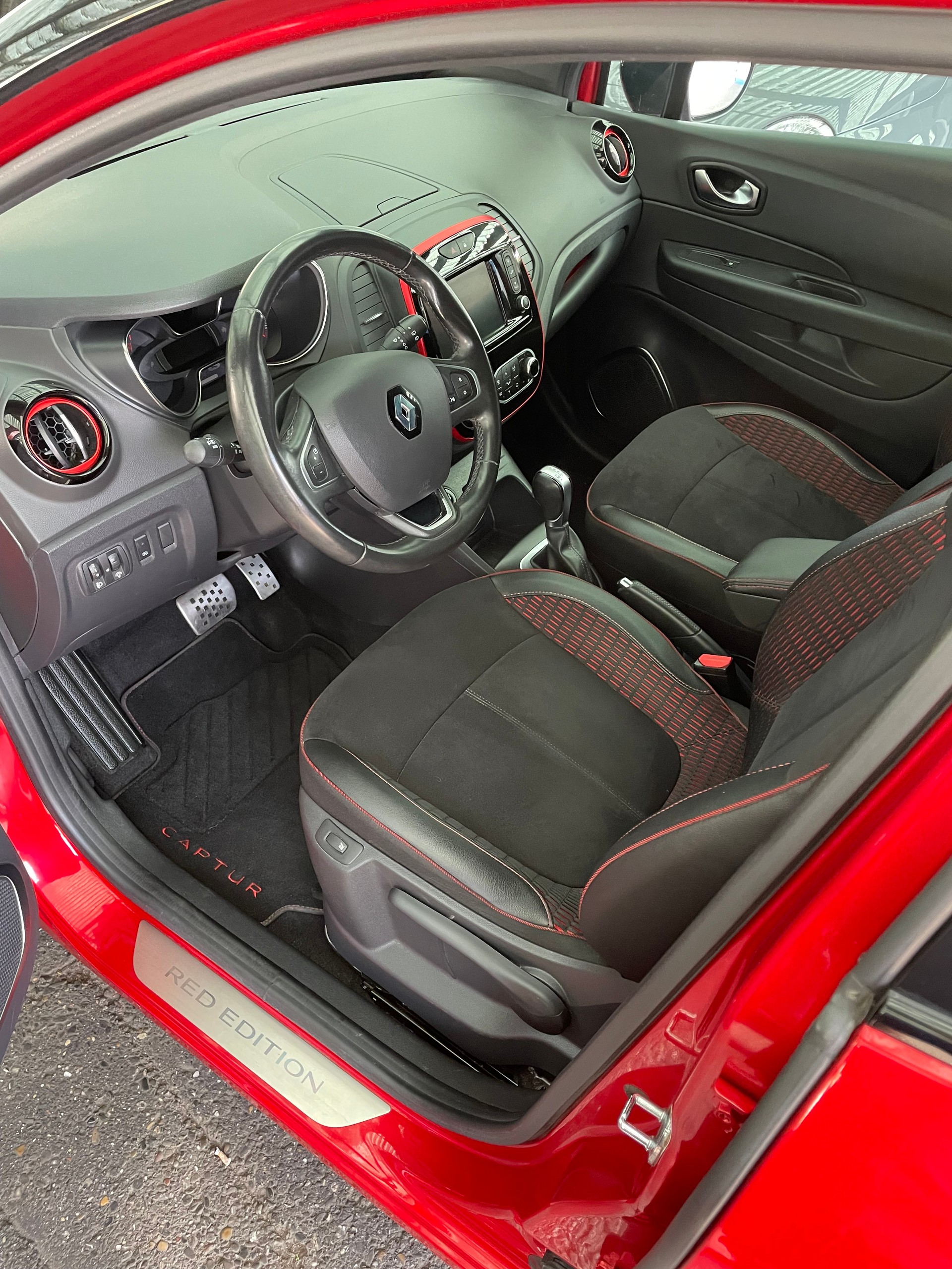 RENAULT Captur 1.3 T 16V Red Edition EDC-image-6