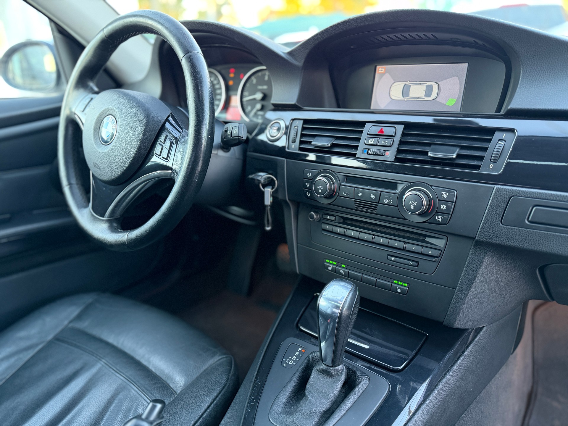 BMW BMW 330d Coupé-image-11