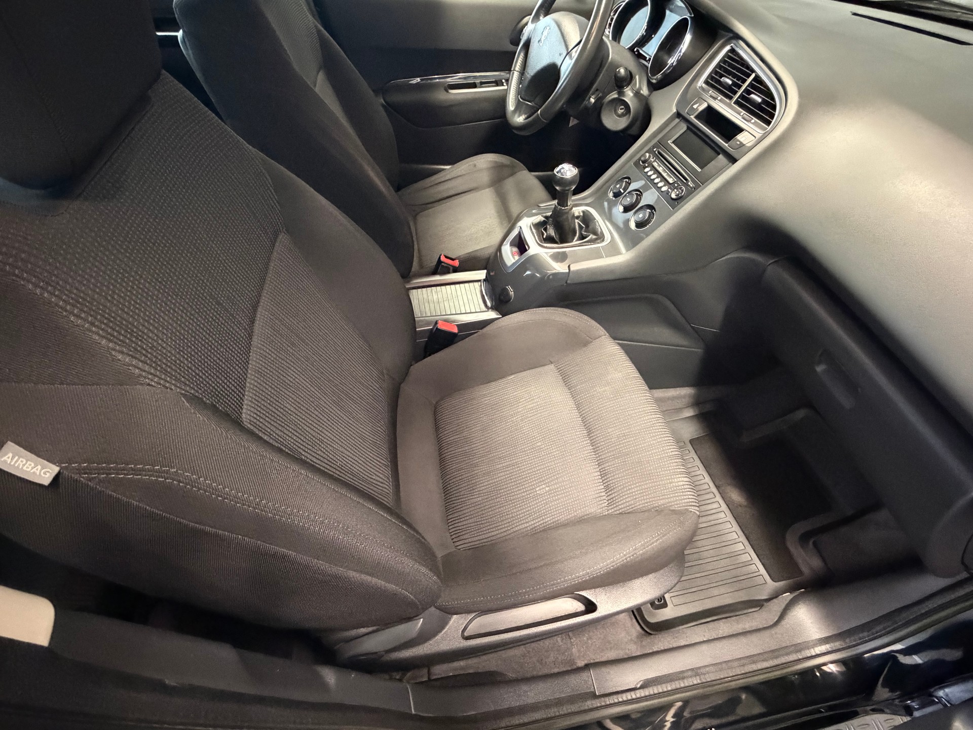 PEUGEOT 5008 1.6 16V VTI Sport-image-11