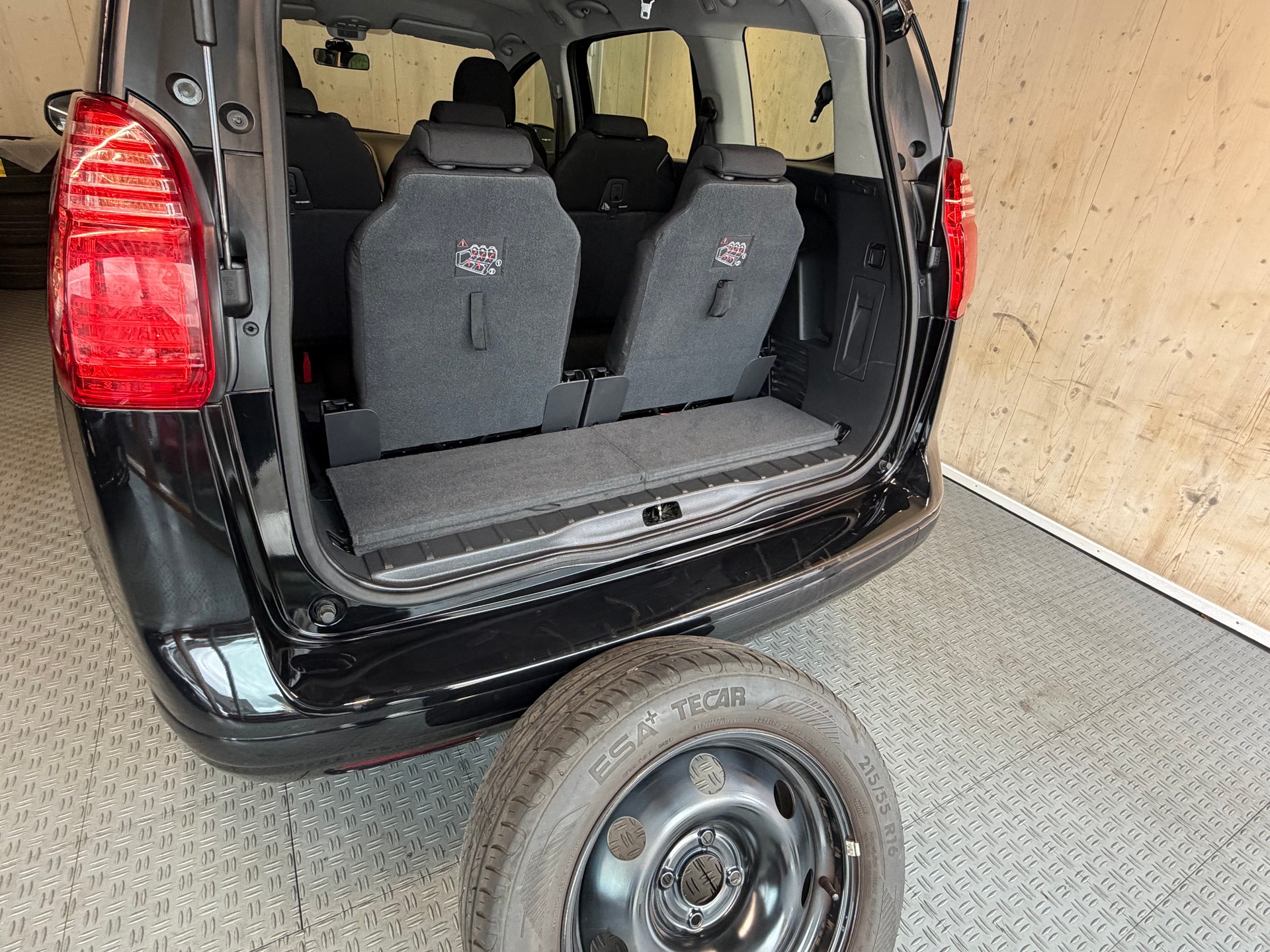 PEUGEOT 5008 1.6 16V VTI Sport-image-14