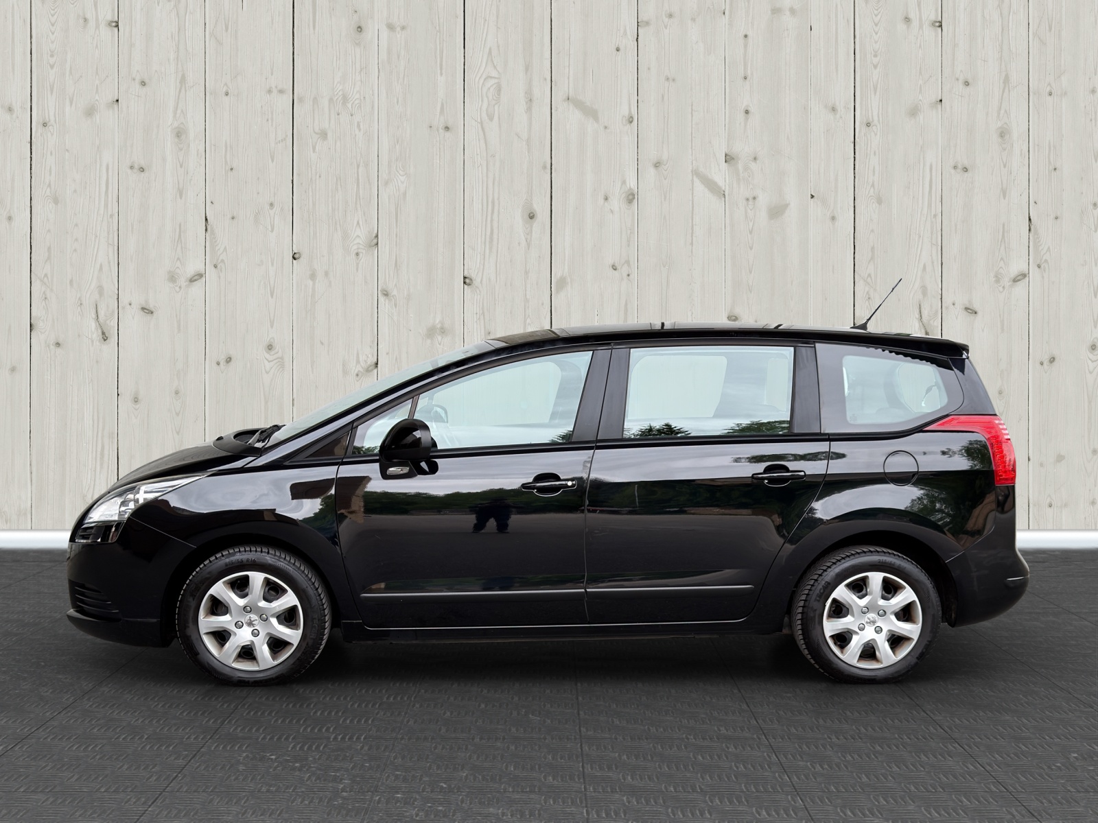 PEUGEOT 5008 1.6 16V VTI Sport-image-3