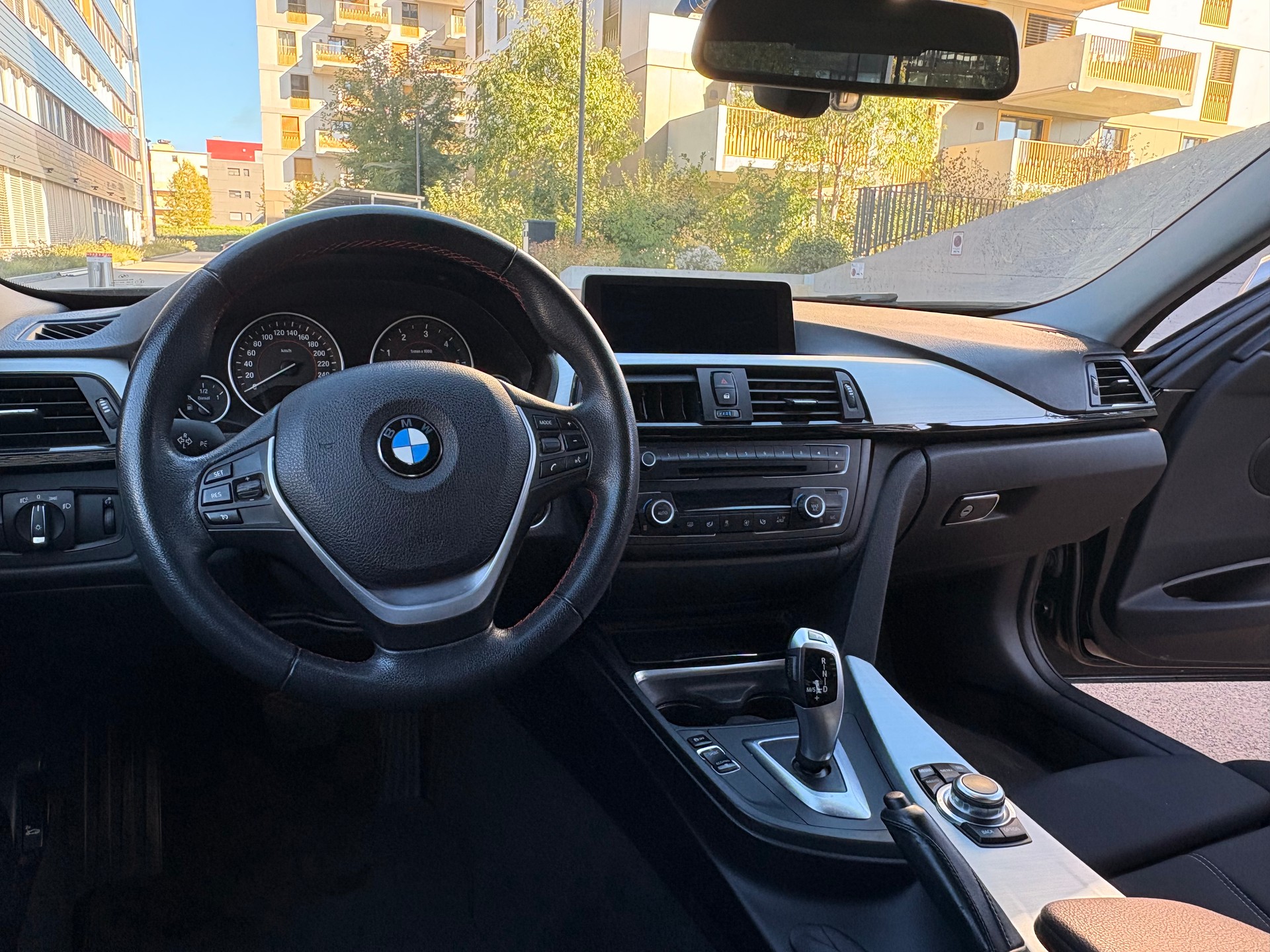 BMW 320d xDrive SAG-image-2