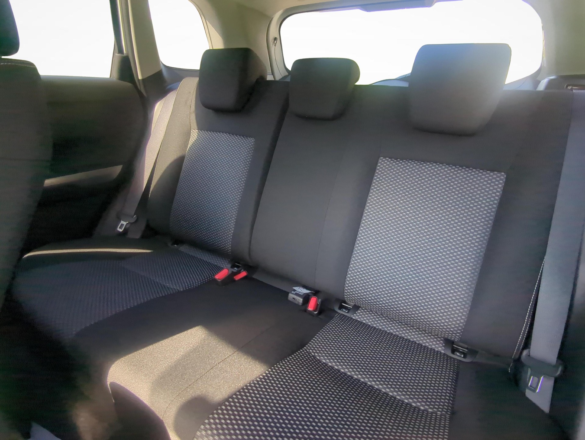 SUZUKI Vitara 1.4 T Sakura Hybrid 4x4 / 1.99% Leasing-image-10
