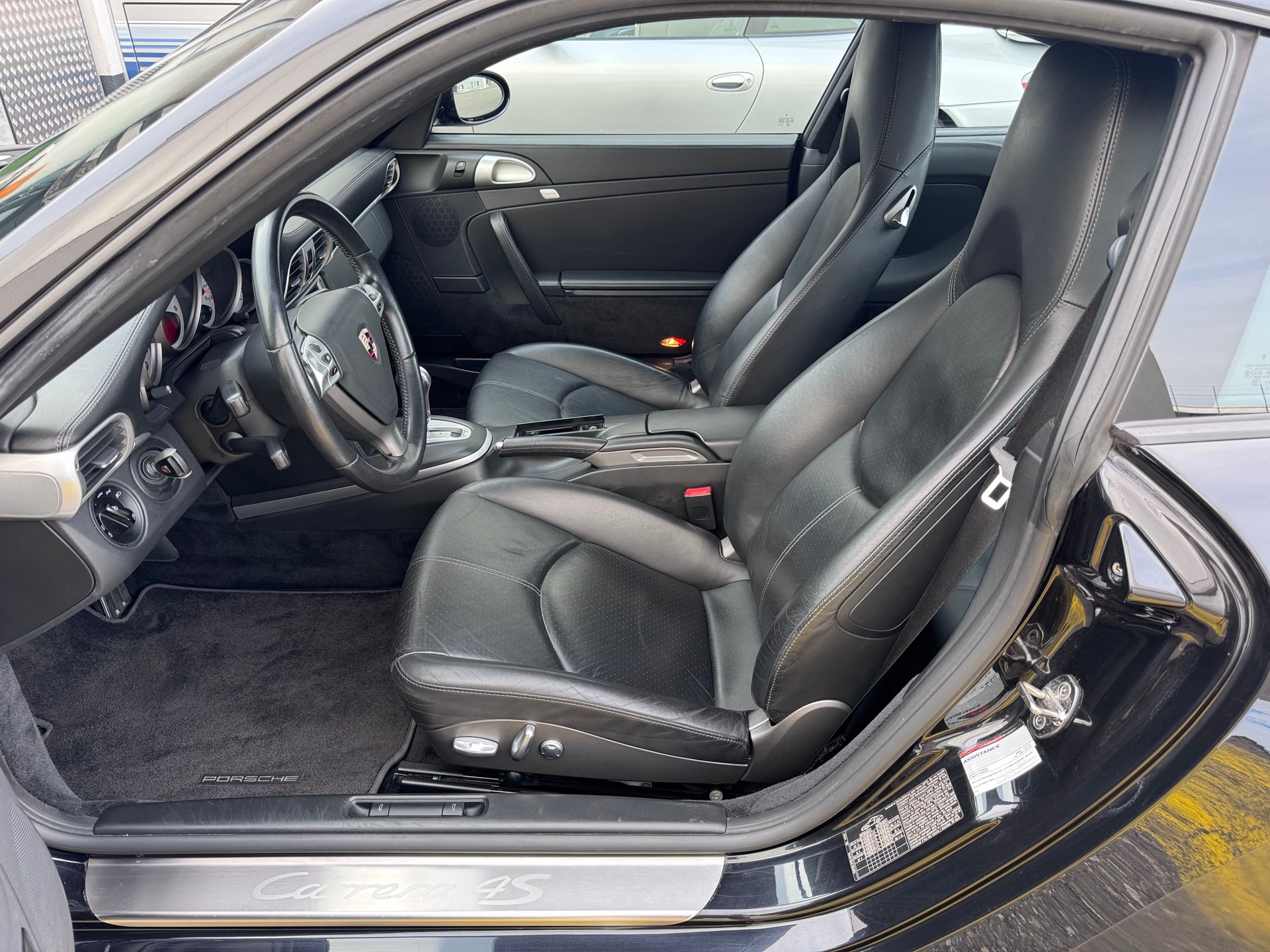 PORSCHE 911 Carrera 4S-image-6