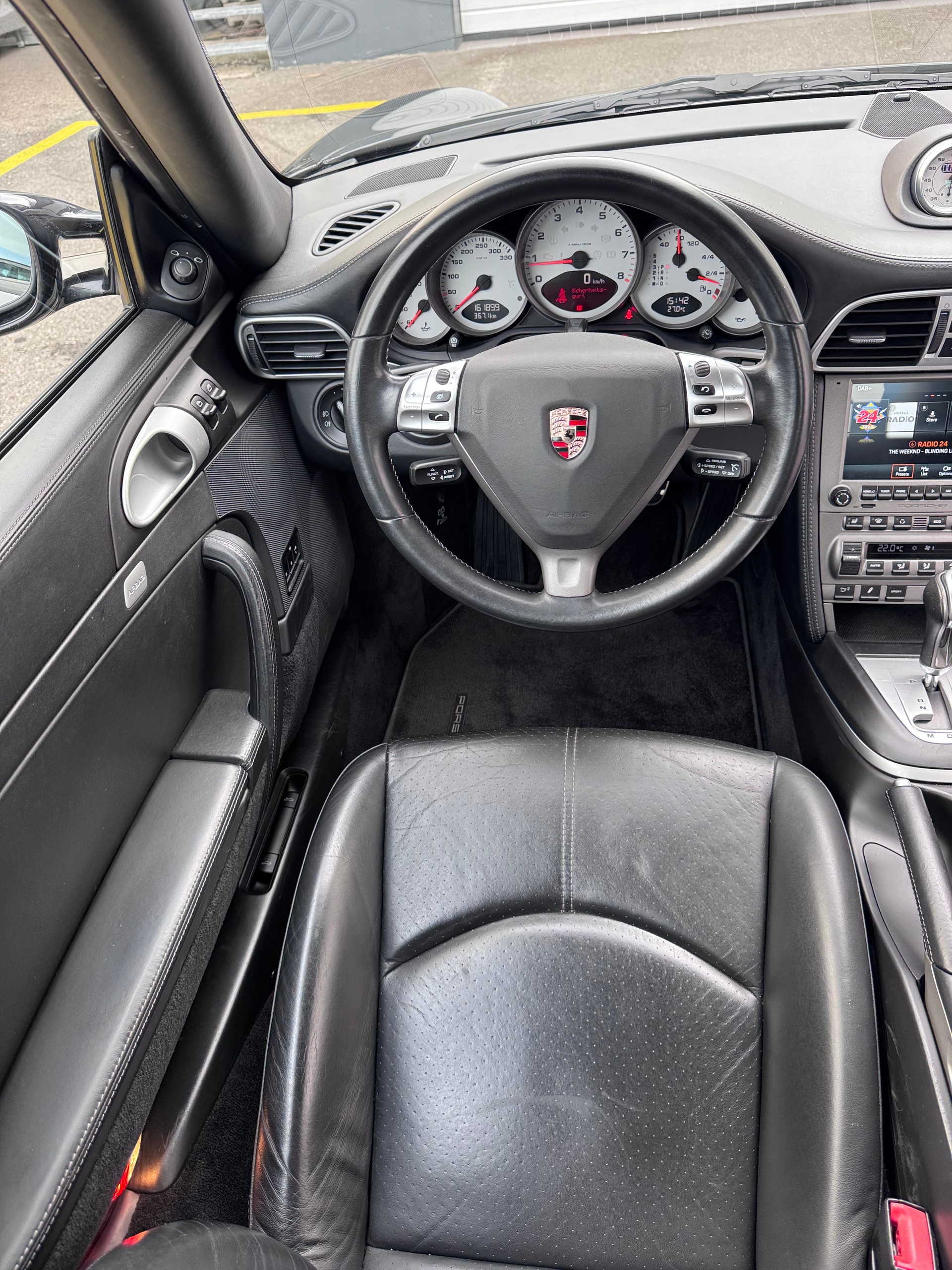 PORSCHE 911 Carrera 4S-image-5