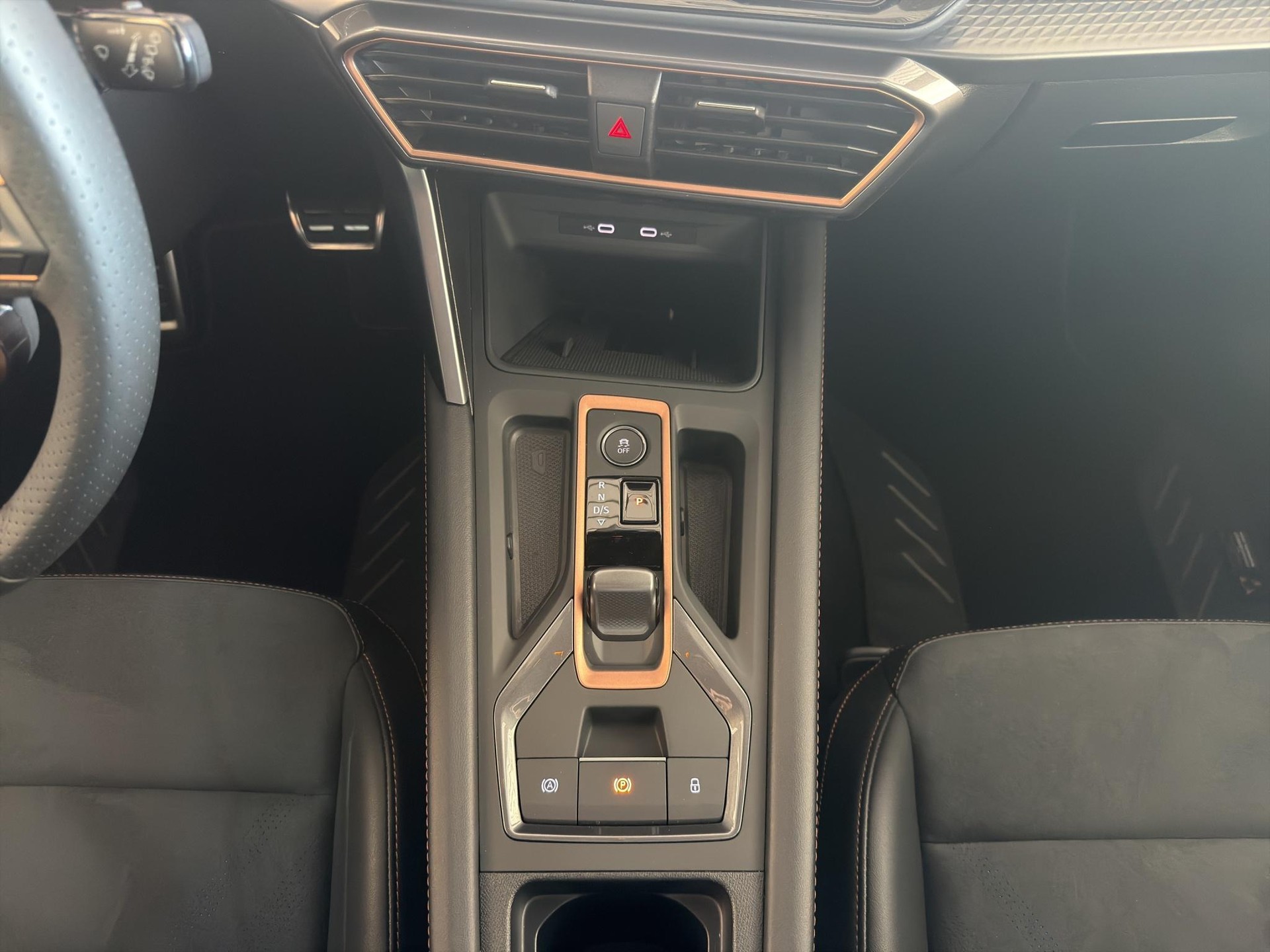 CUPRA Leon ST 2.0 TSI 333 VZ 4Drive DSG-image-15