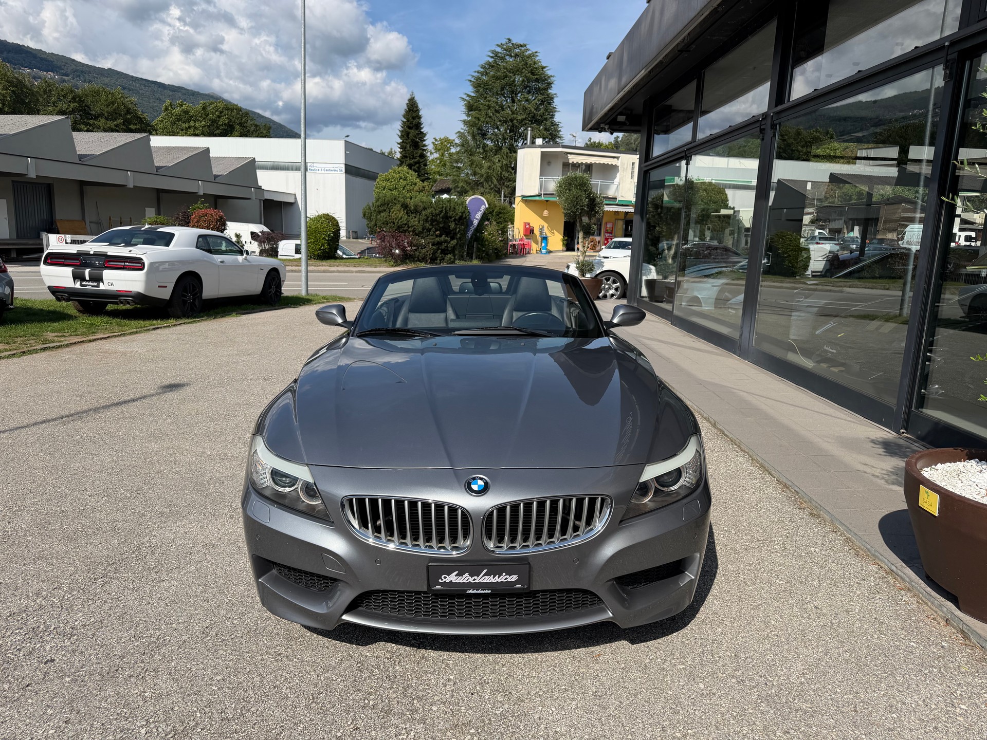 BMW Z4 sDrive35i-image-1