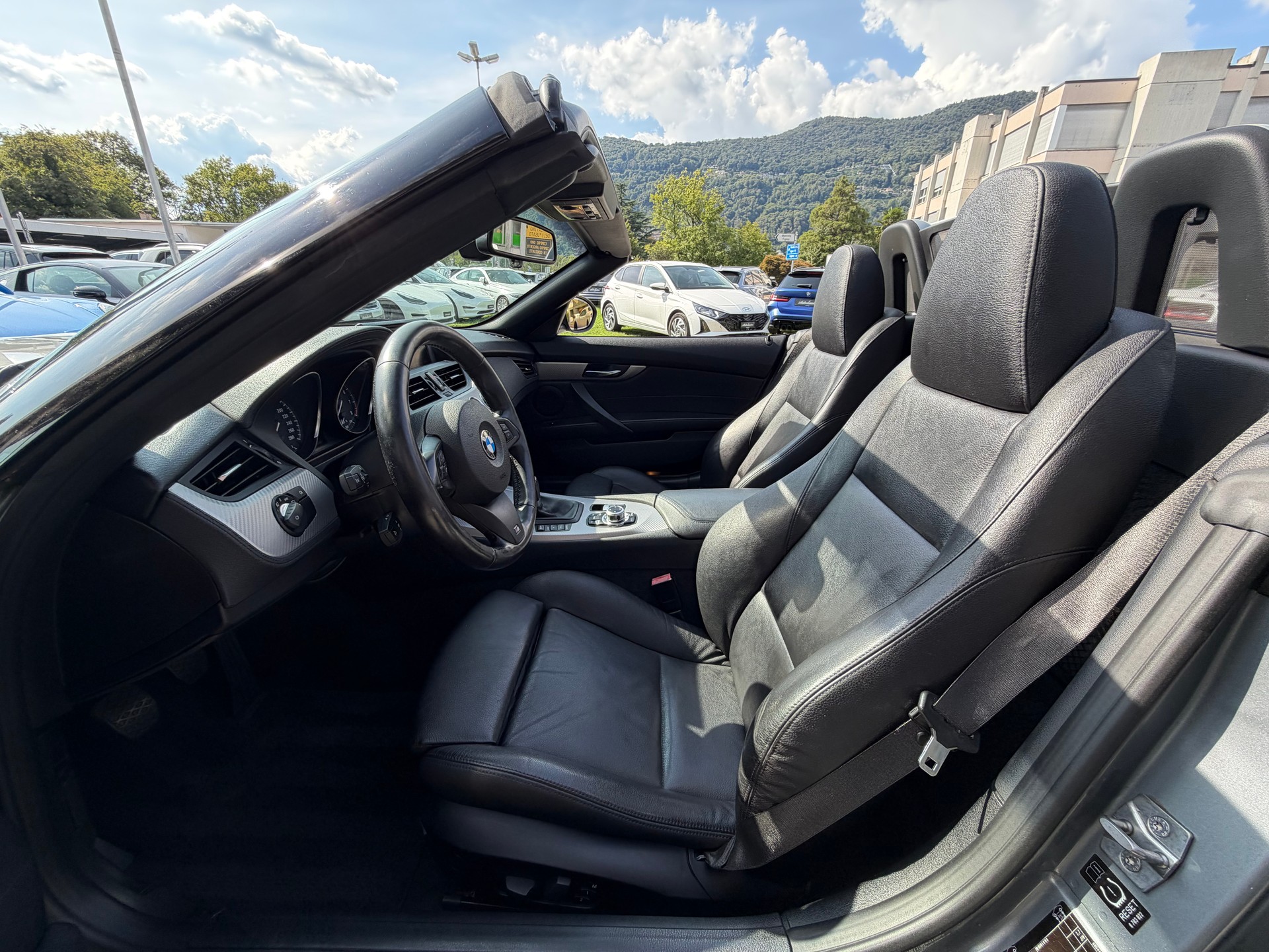 BMW Z4 sDrive35i-image-10