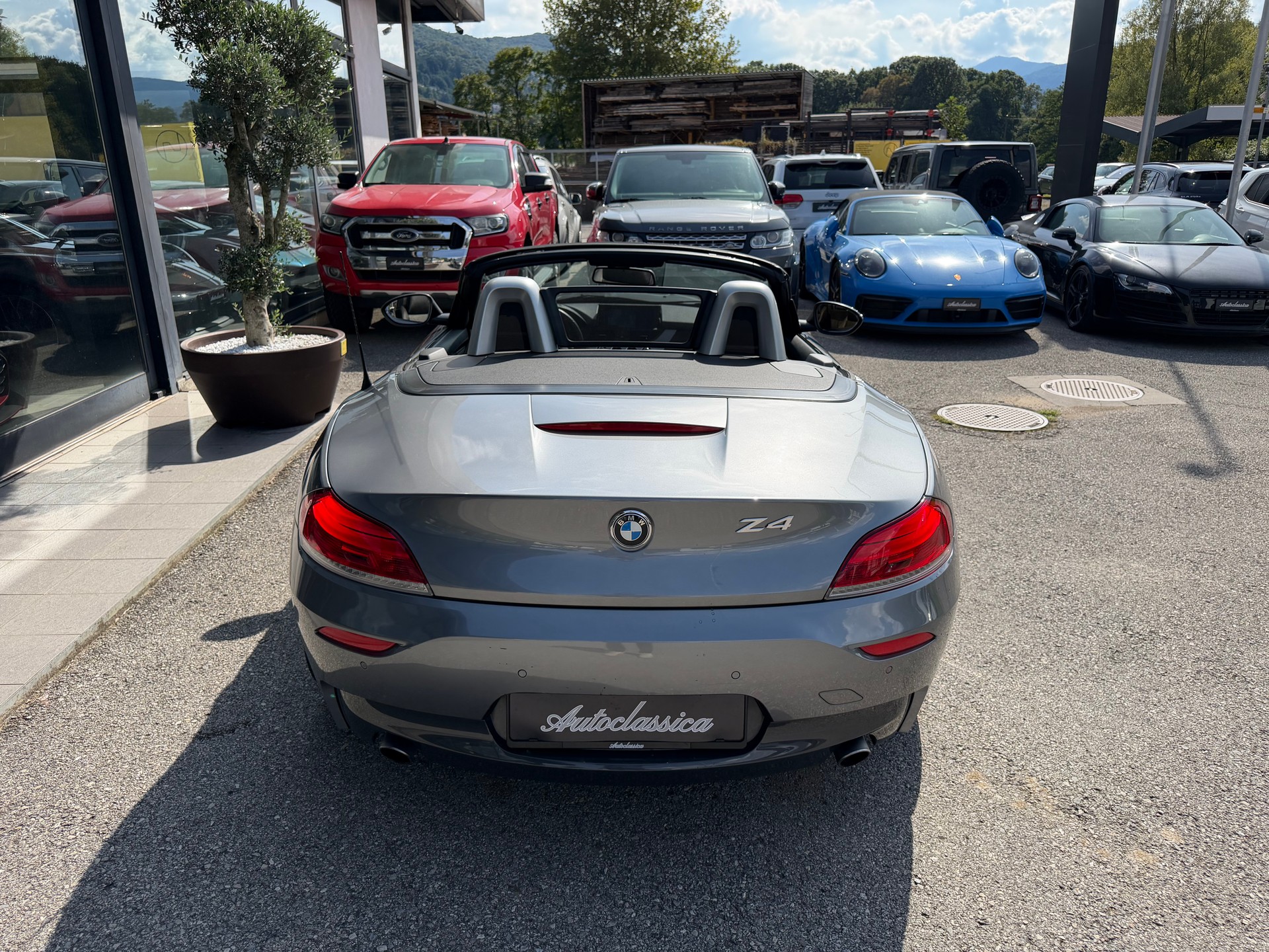 BMW Z4 sDrive35i-image-2