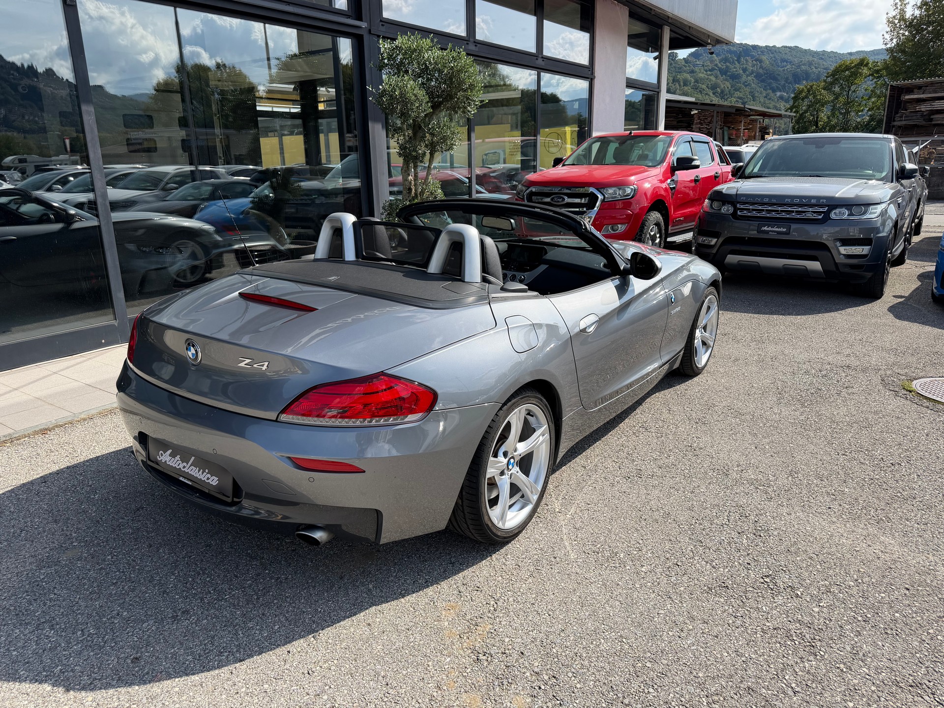 BMW Z4 sDrive35i-image-9