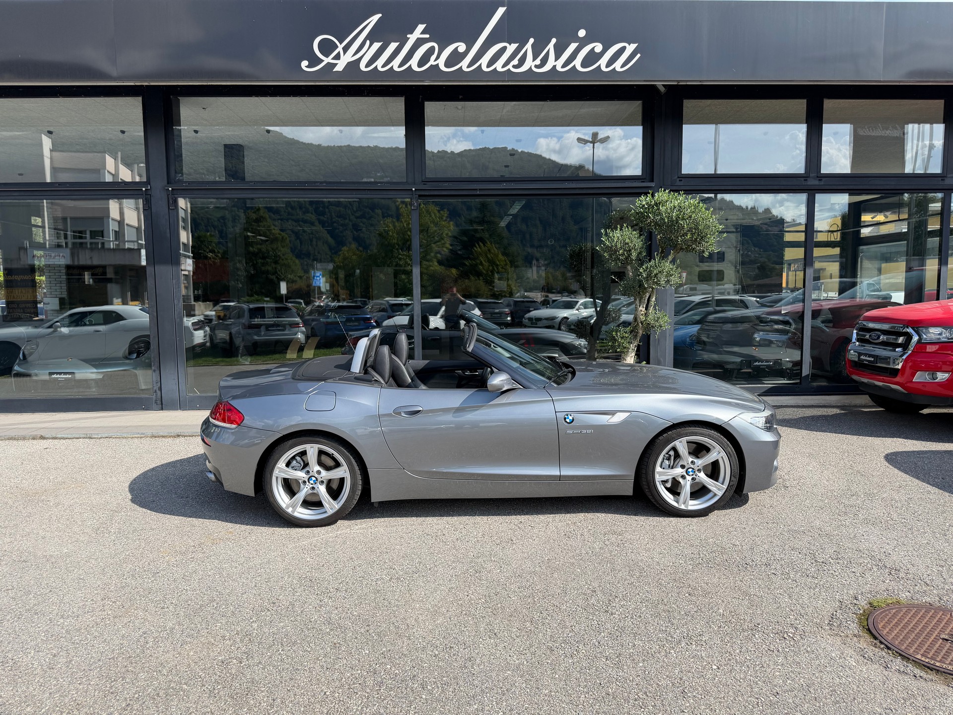 BMW Z4 sDrive35i-image-3