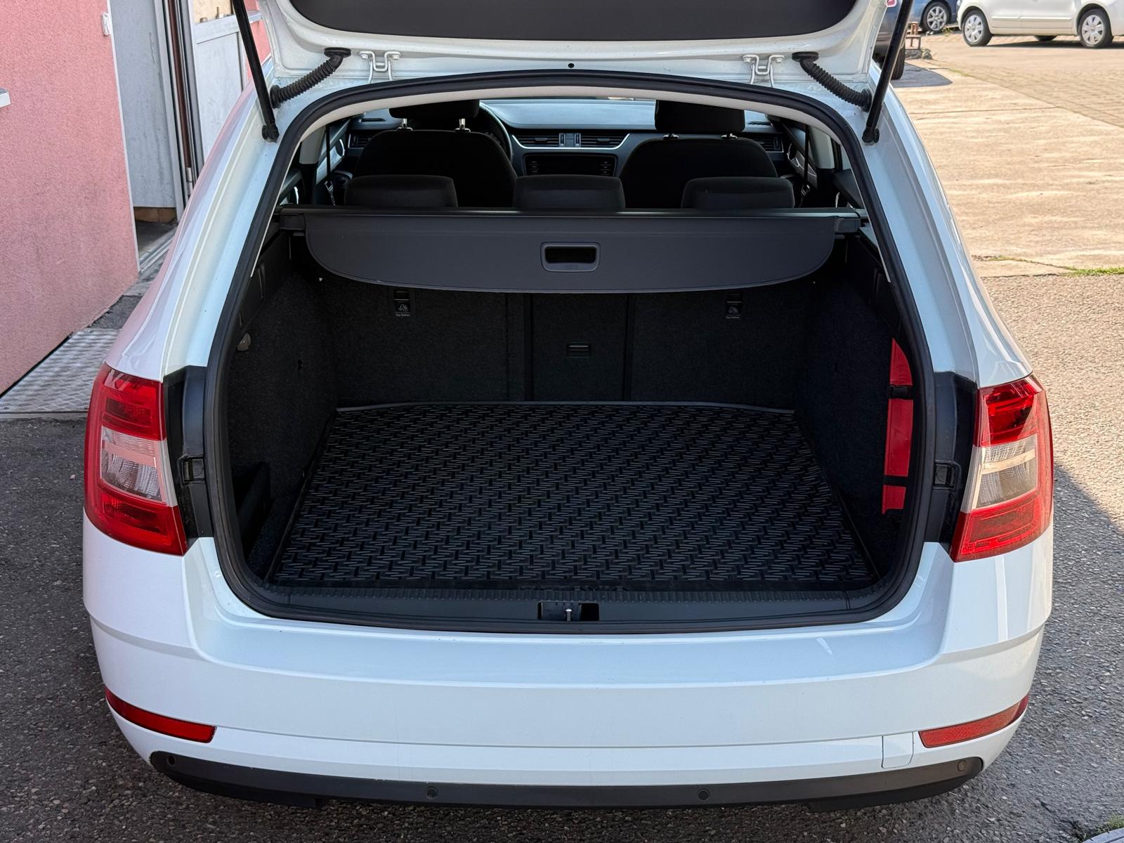 SKODA Octavia Combi 1.4 TSI G-tec Ambition CNG DSG / MFK 08.2026 DSG-image-5